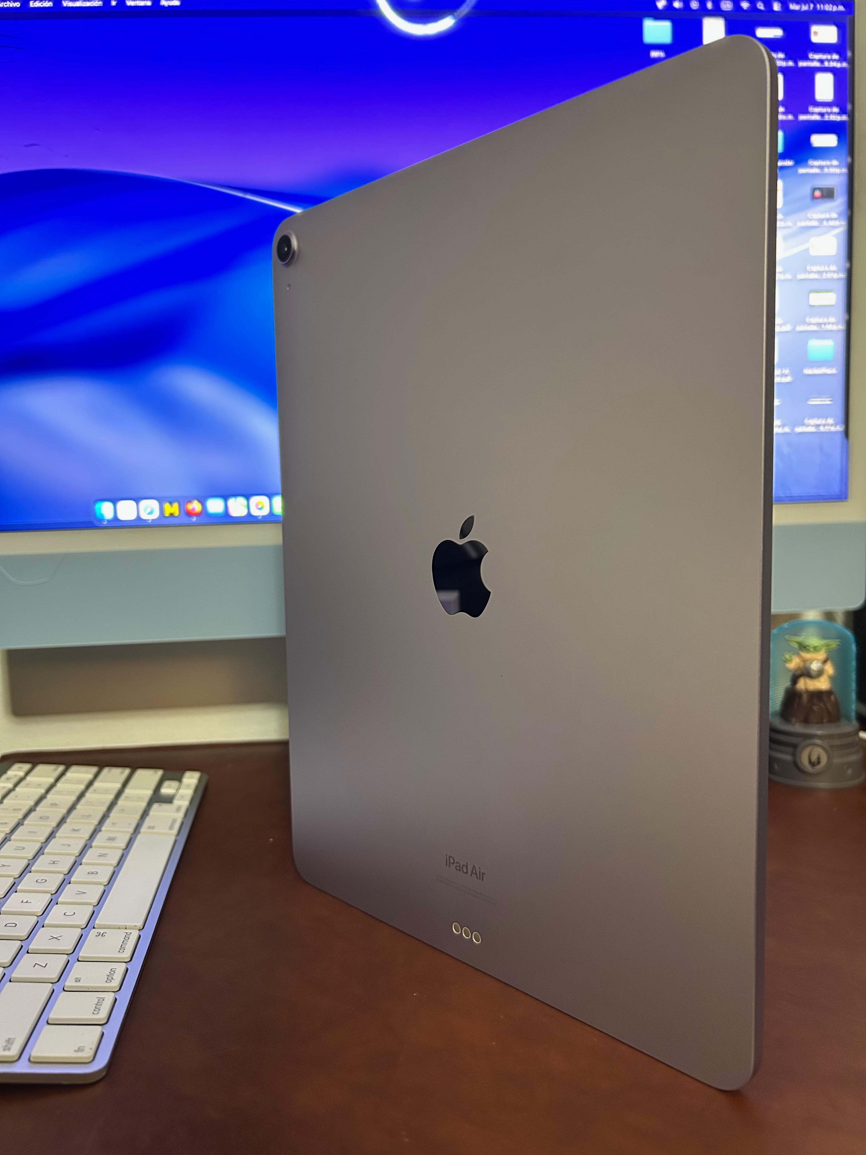 Apple iPad Air 13-inch M2 128GB Space Gray - Excellent Condition - photo 2