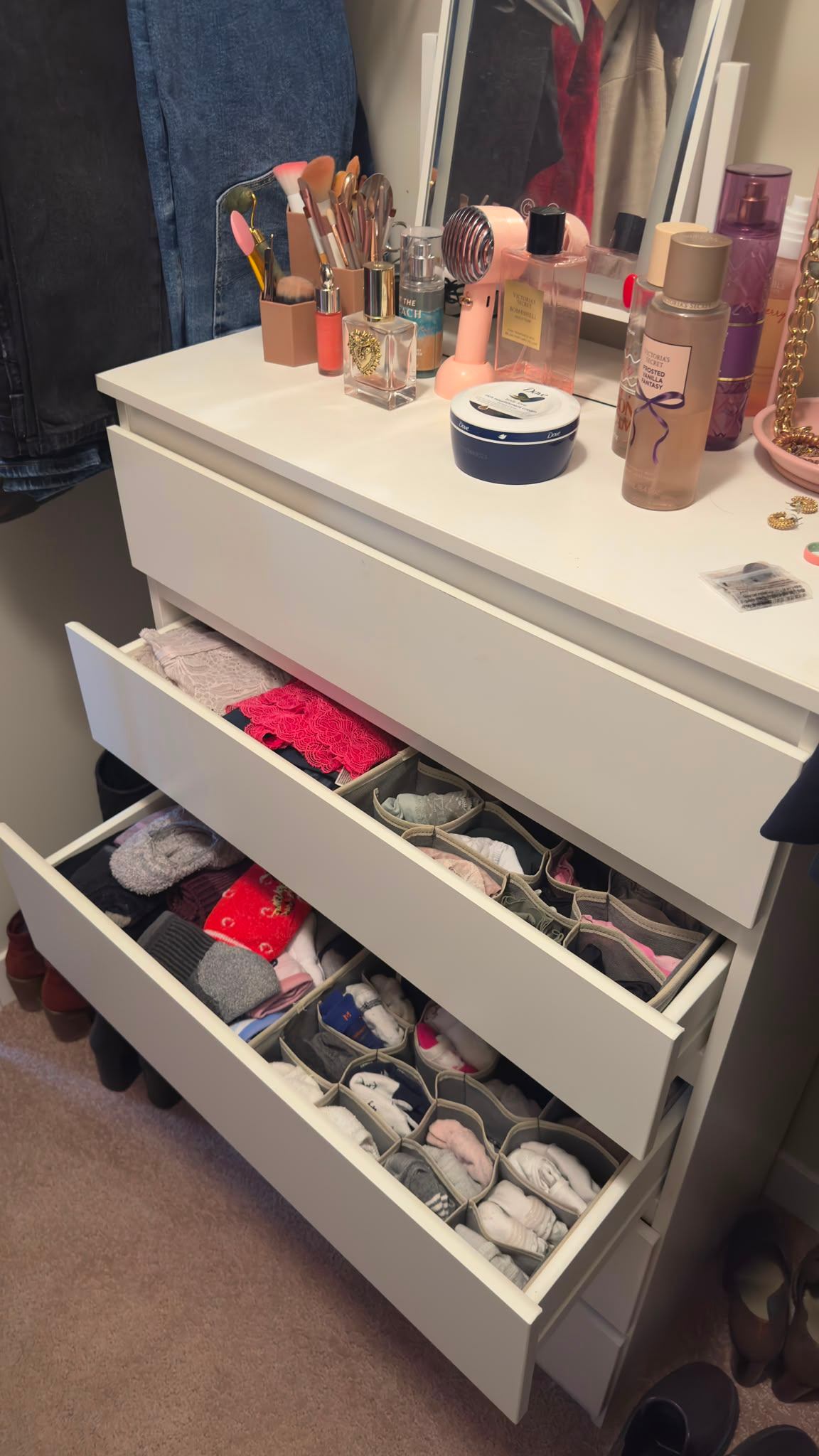MUST GO MOVING SALE - 4-Drawer Dresser - photo 3