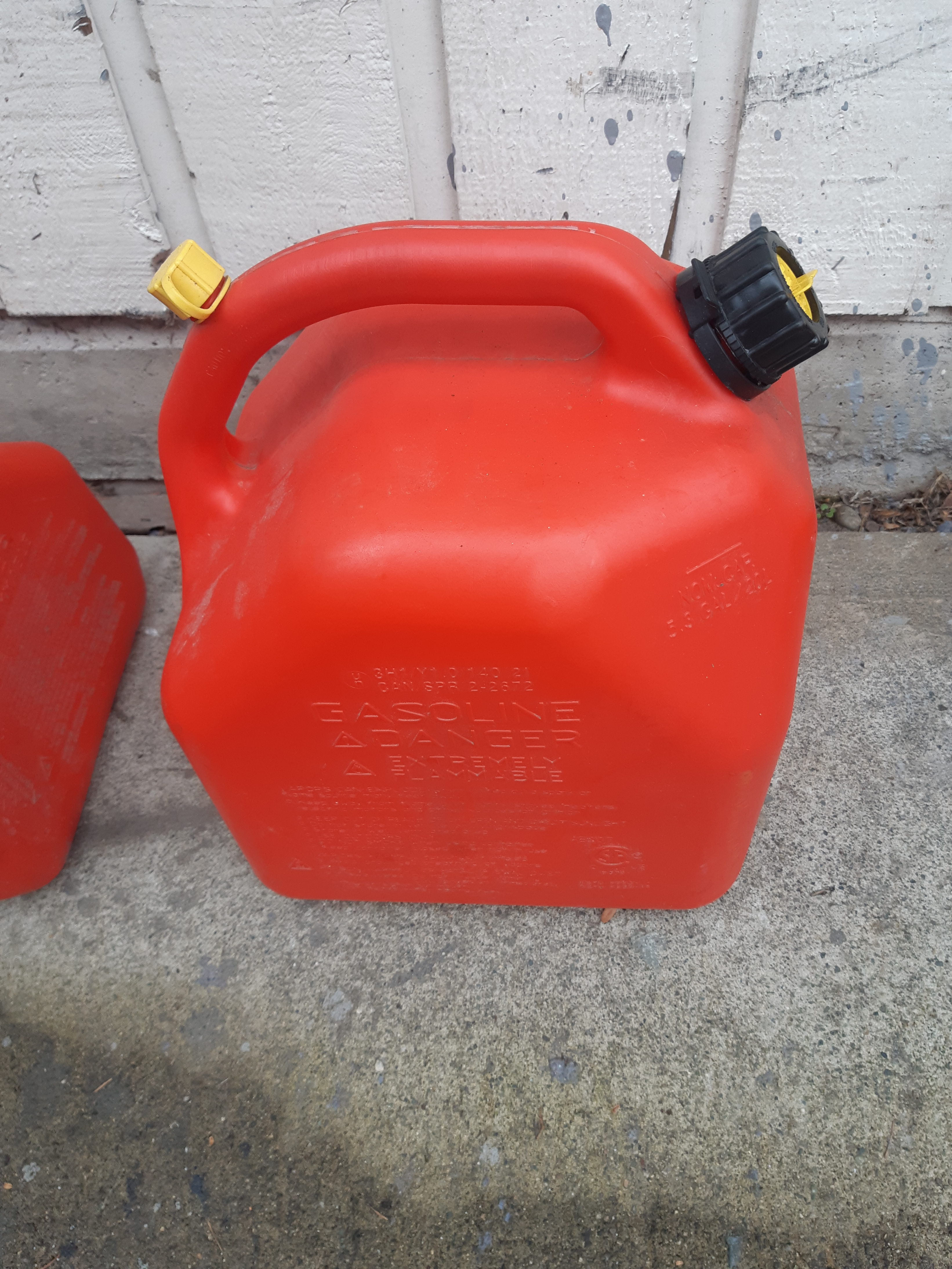Jerry Gas Cans ( C ad 4 Prices) - photo 4