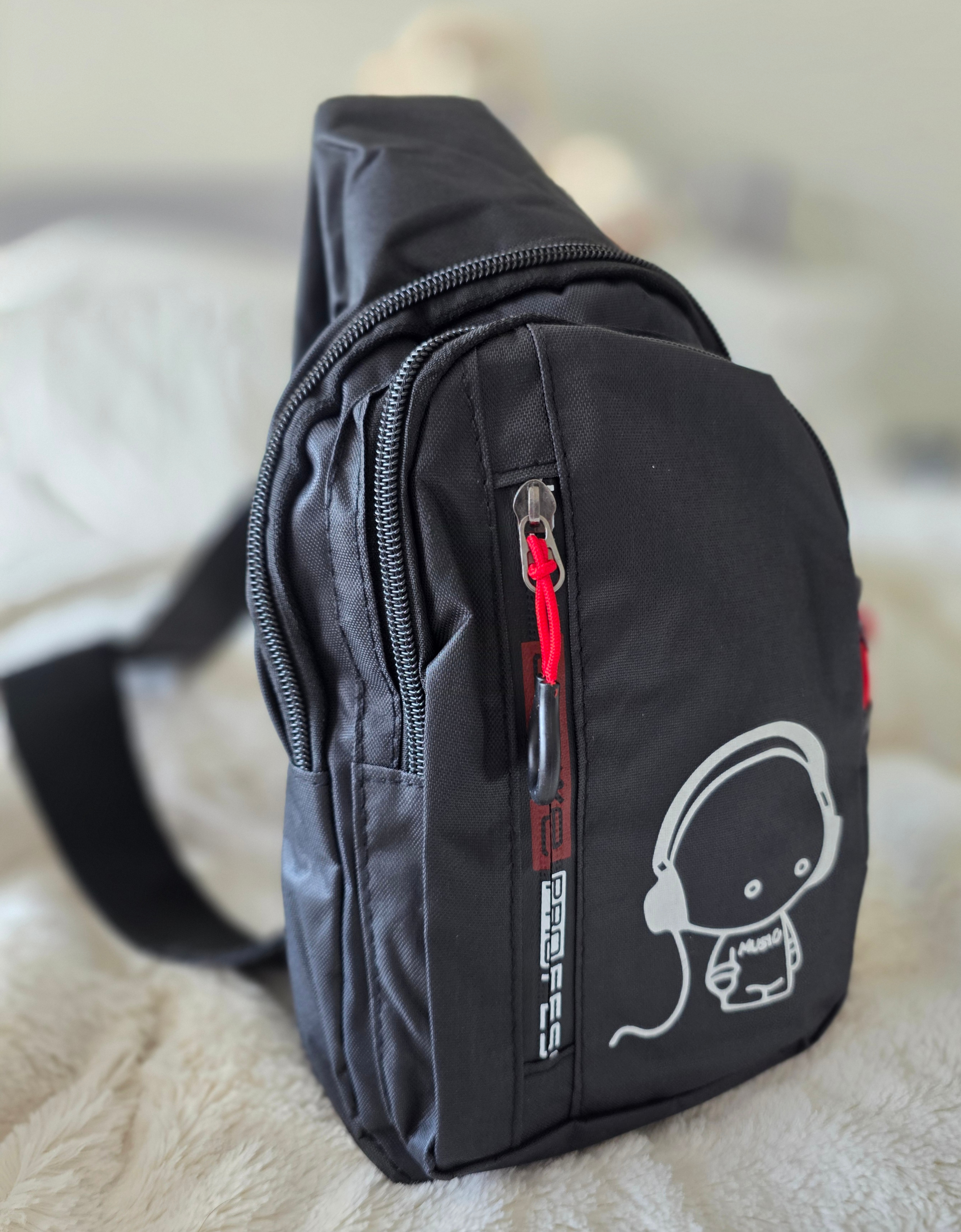 Unisex Black Crossbody Bag/Shoulder Bag/Adjustable/Zipper-NEW