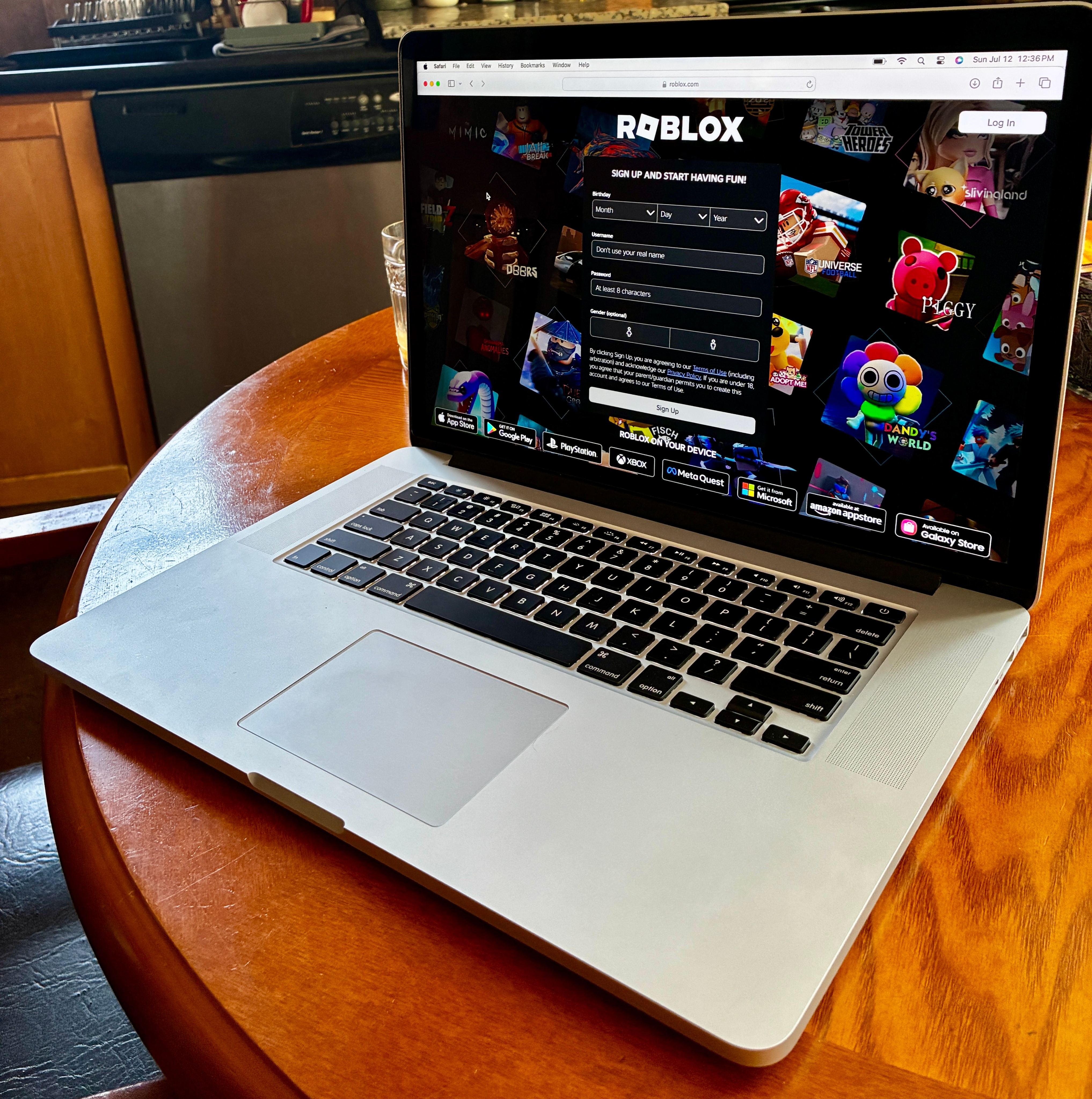 Apple MacBook Pro 15" PLUS SOFTWARE!! - photo 5