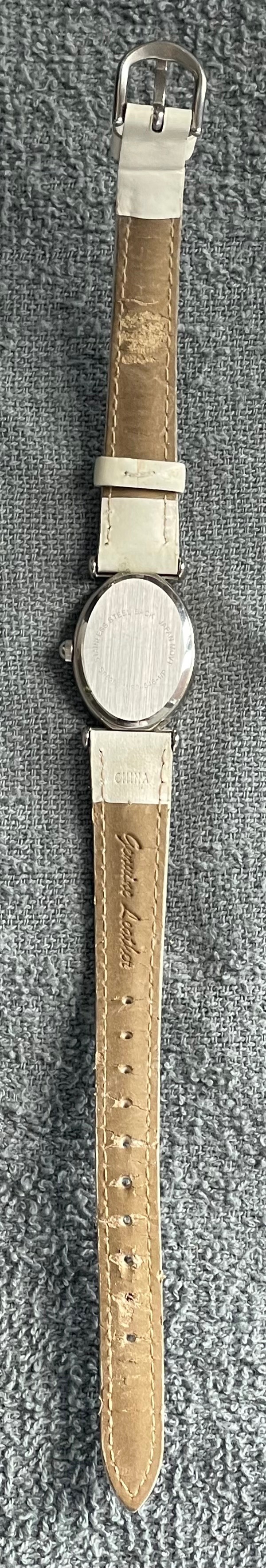 Vintage Diamond Quartz Oval White Watch F94546 (Needs Battery) - photo 4