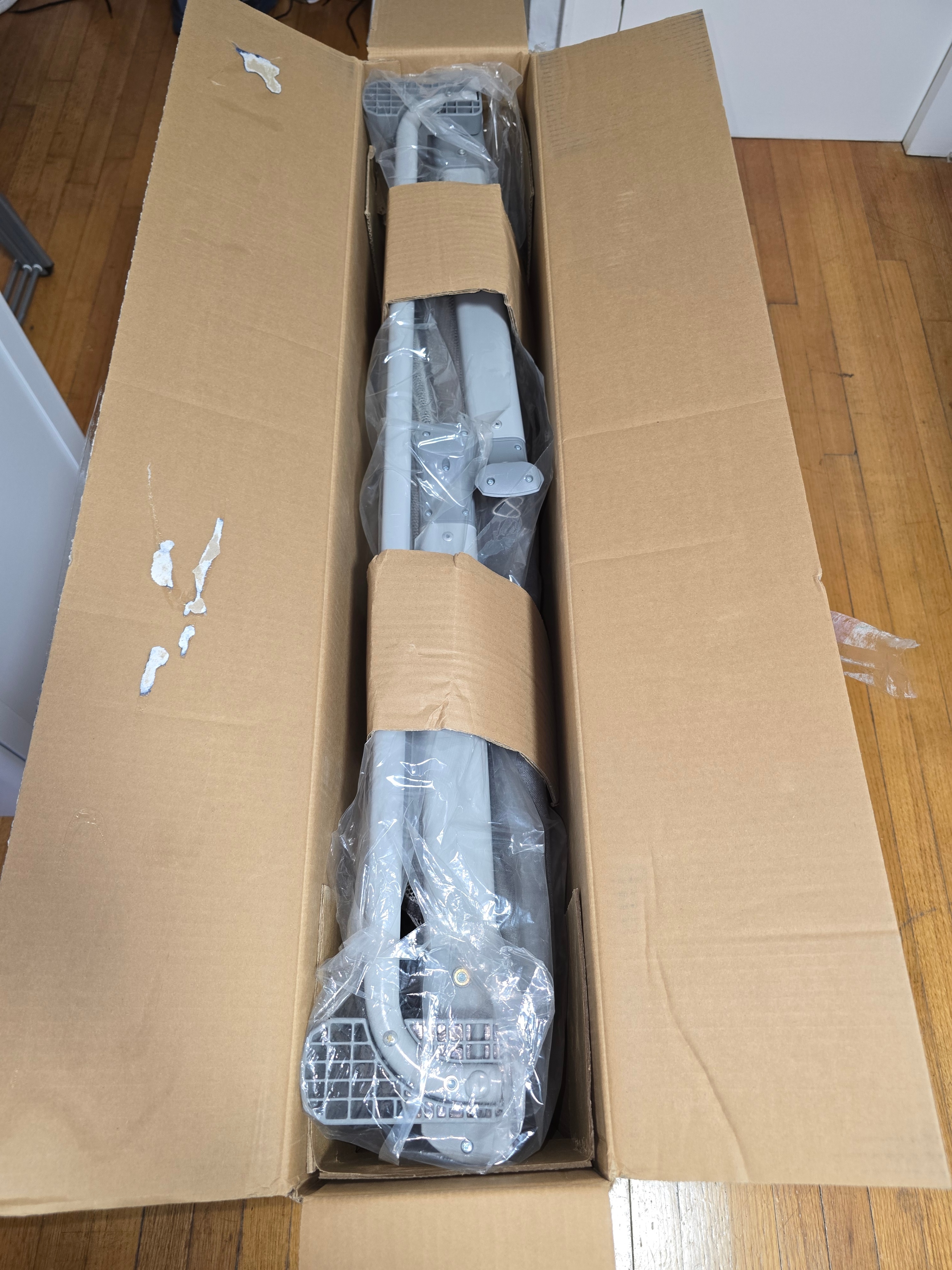 SwaddleMe Beginnings Bassinet Select - new in box - photo 3