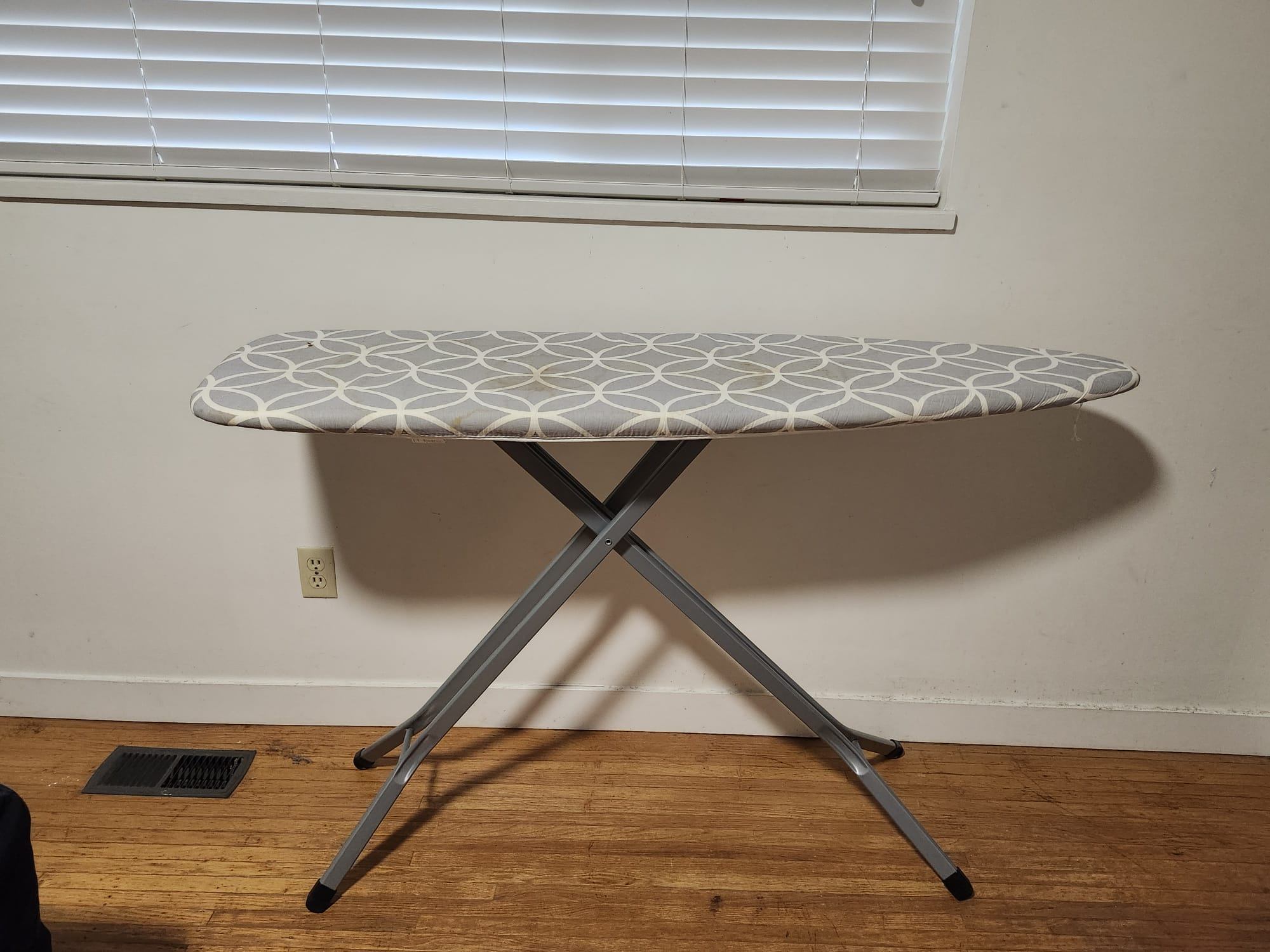 Ironing Board and Clothes Iron Bundle - photo 2
