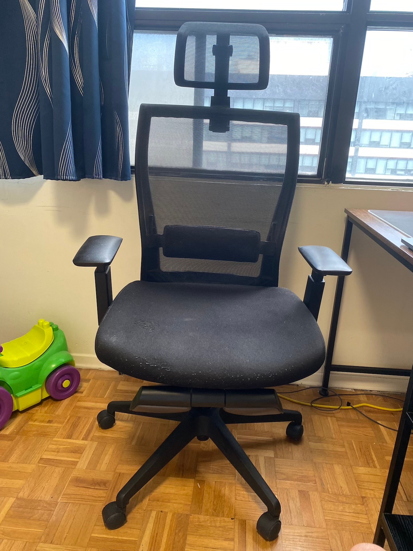 Autonomous Ergonomic Office Chair-Recline-Adjustable Headrest