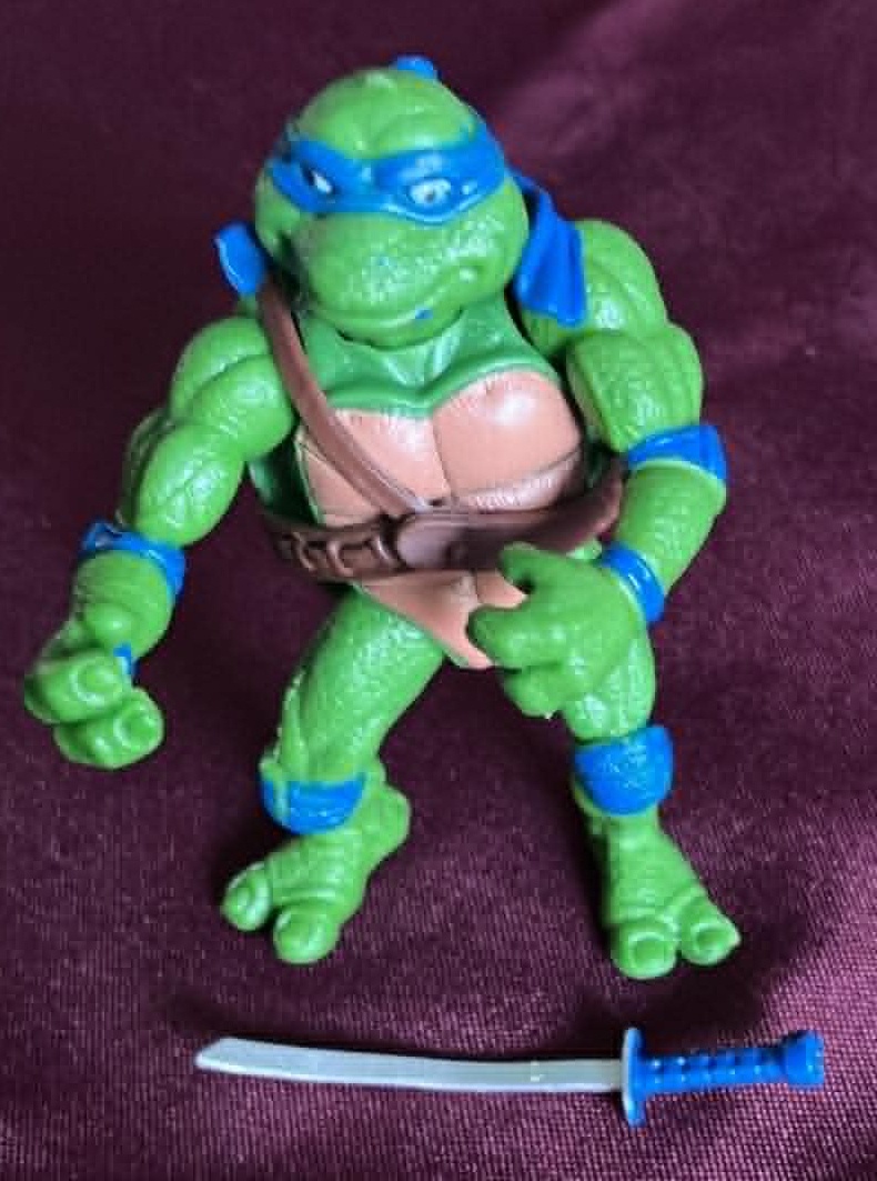 Teenage Mutant Ninja Turtles Leonardo Action Figure - 4 Inches