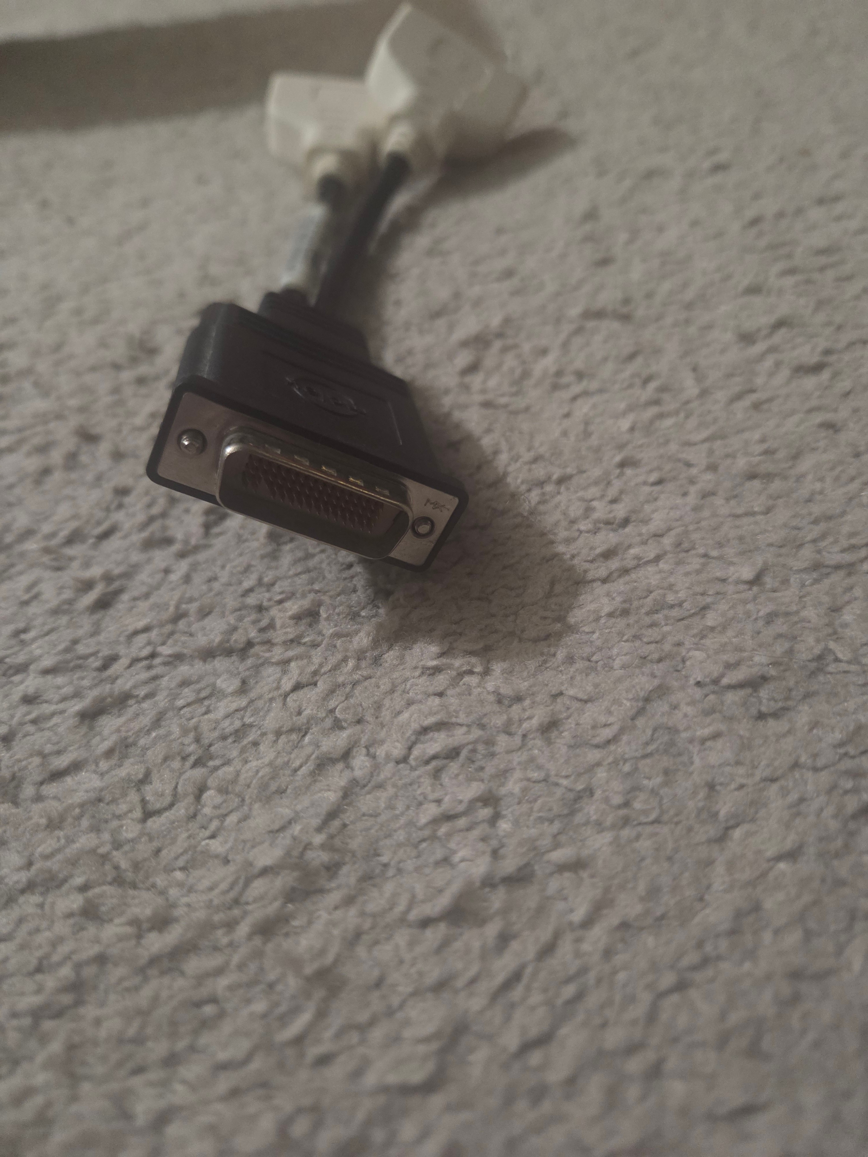 DMS-59 Male to Dual DVI Female Splitter Y-Cable - photo 2