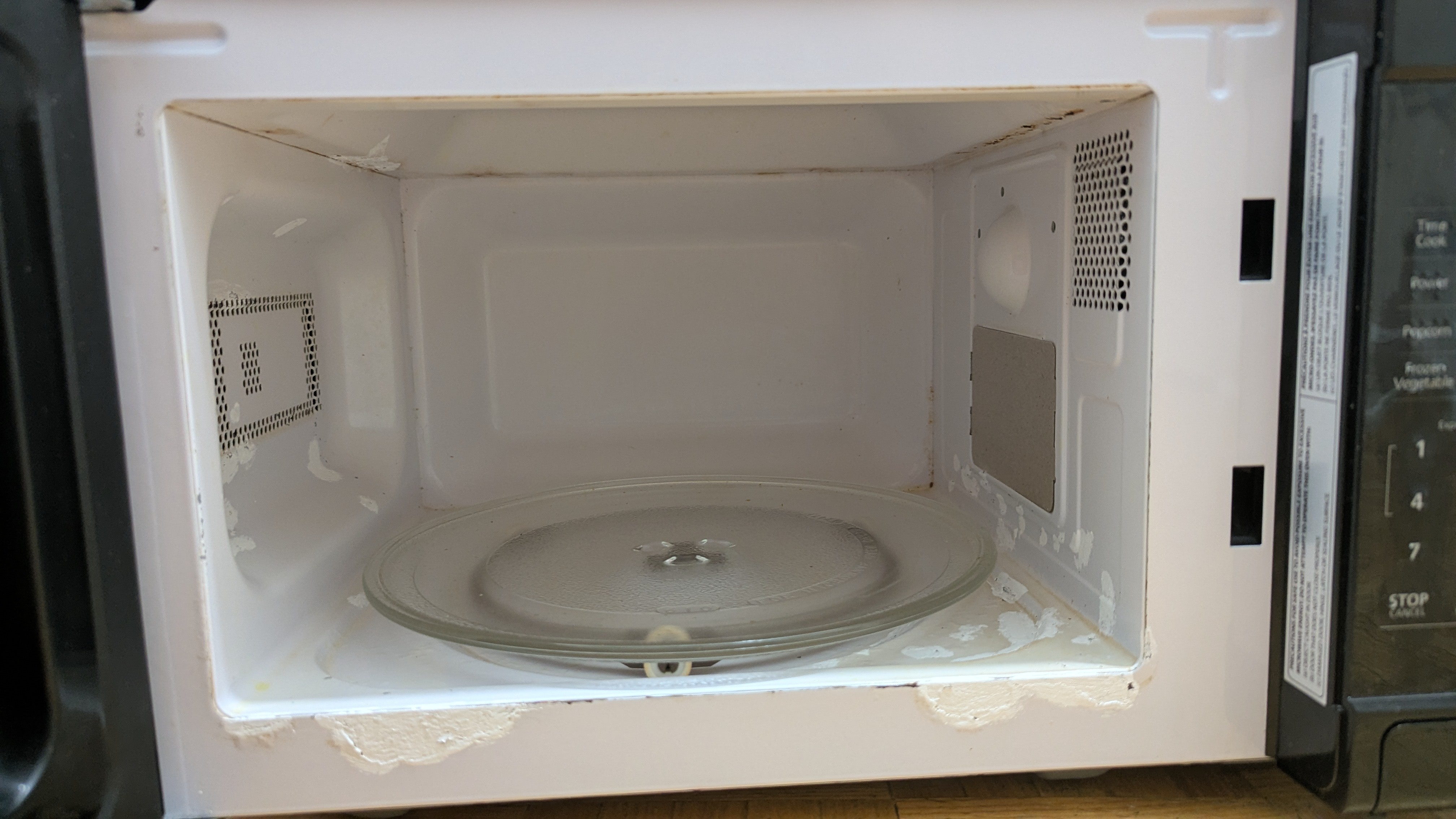 Heavily Used Working Condition! CHEF Compact Microwave 0.9cu.ft. - photo 3