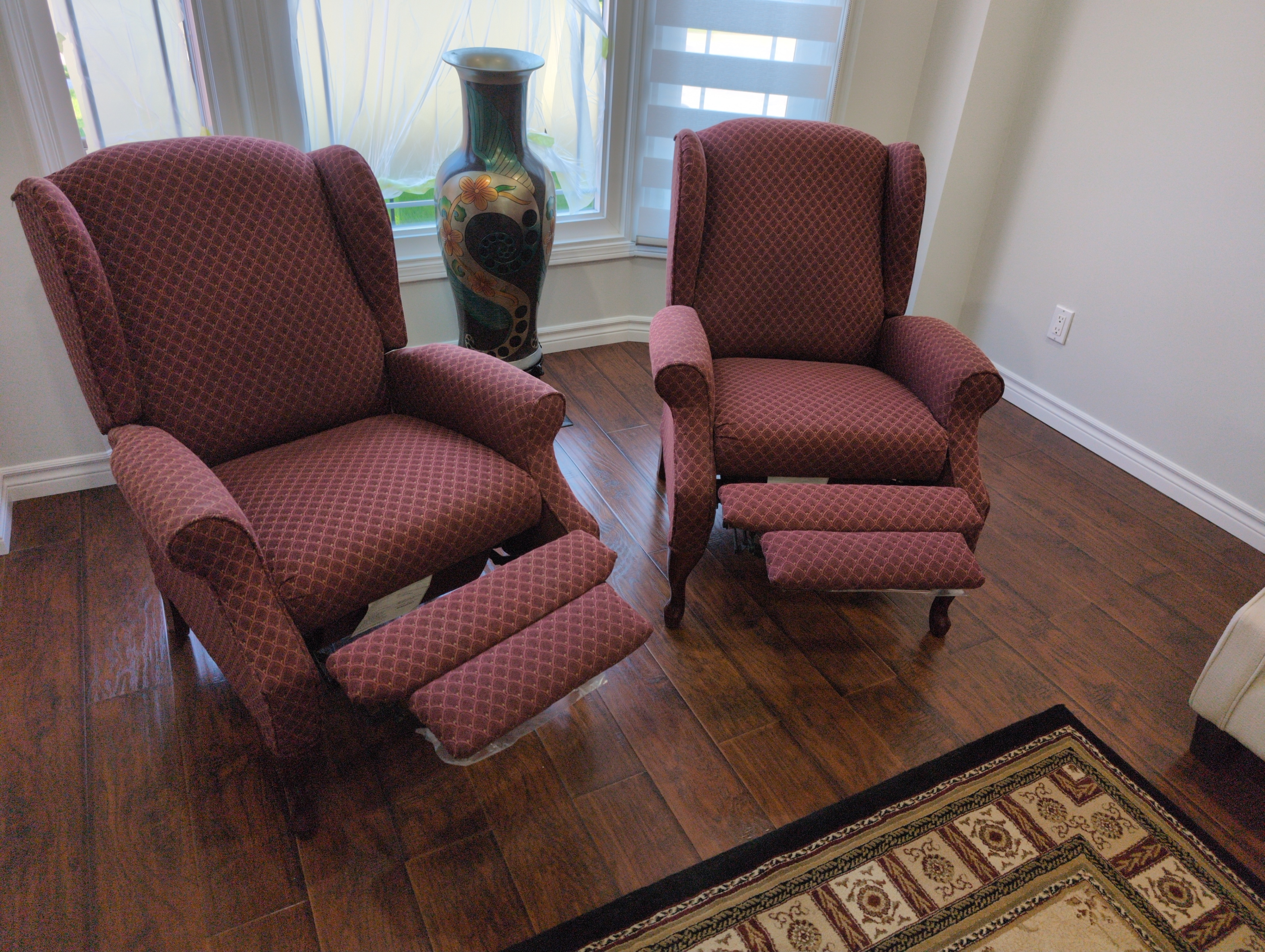 Red fabric recliner chairs $100. Each - photo 2
