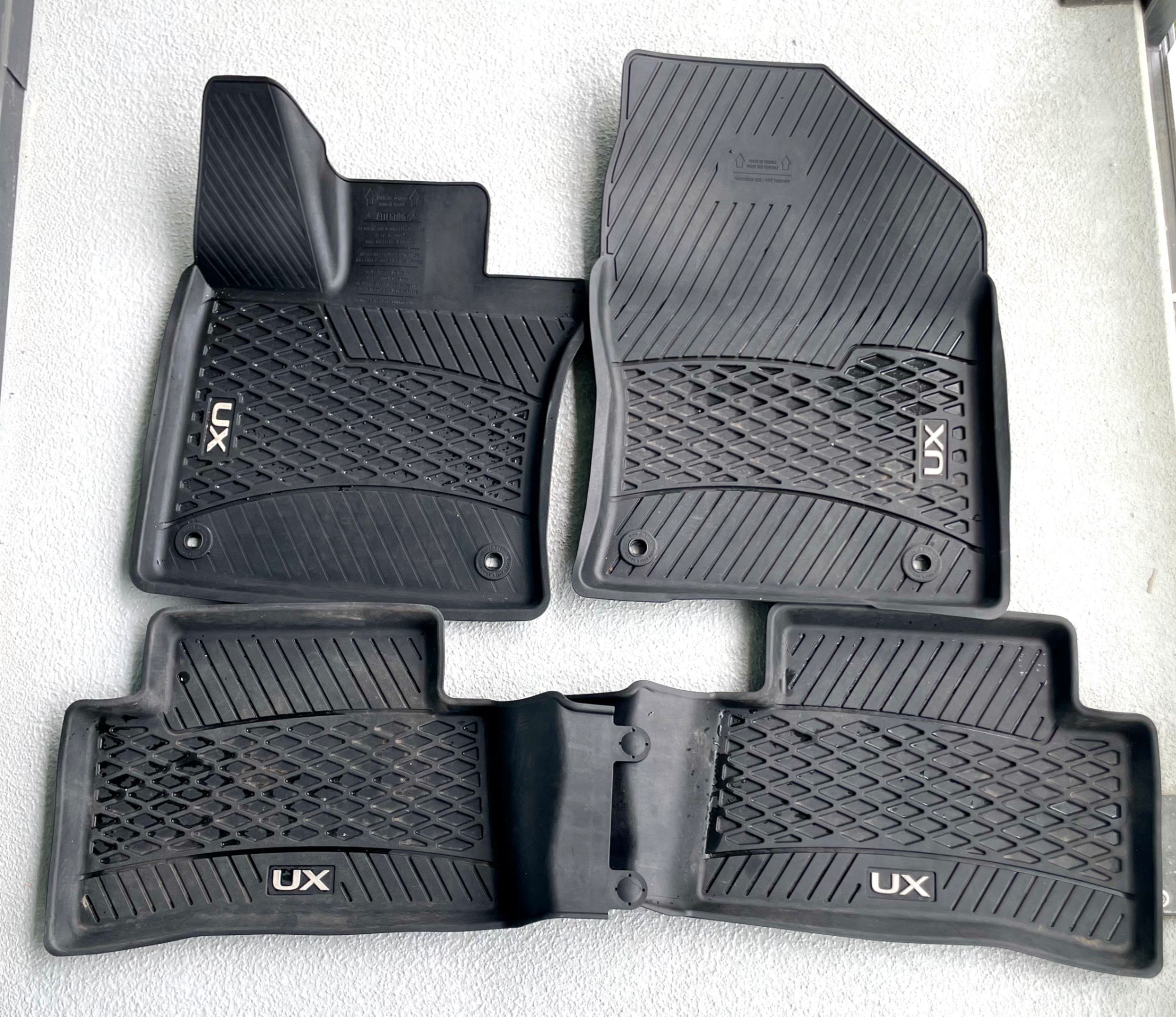 2019 Lexus UX250h Rubber Floor Mats / 橡膠地墊