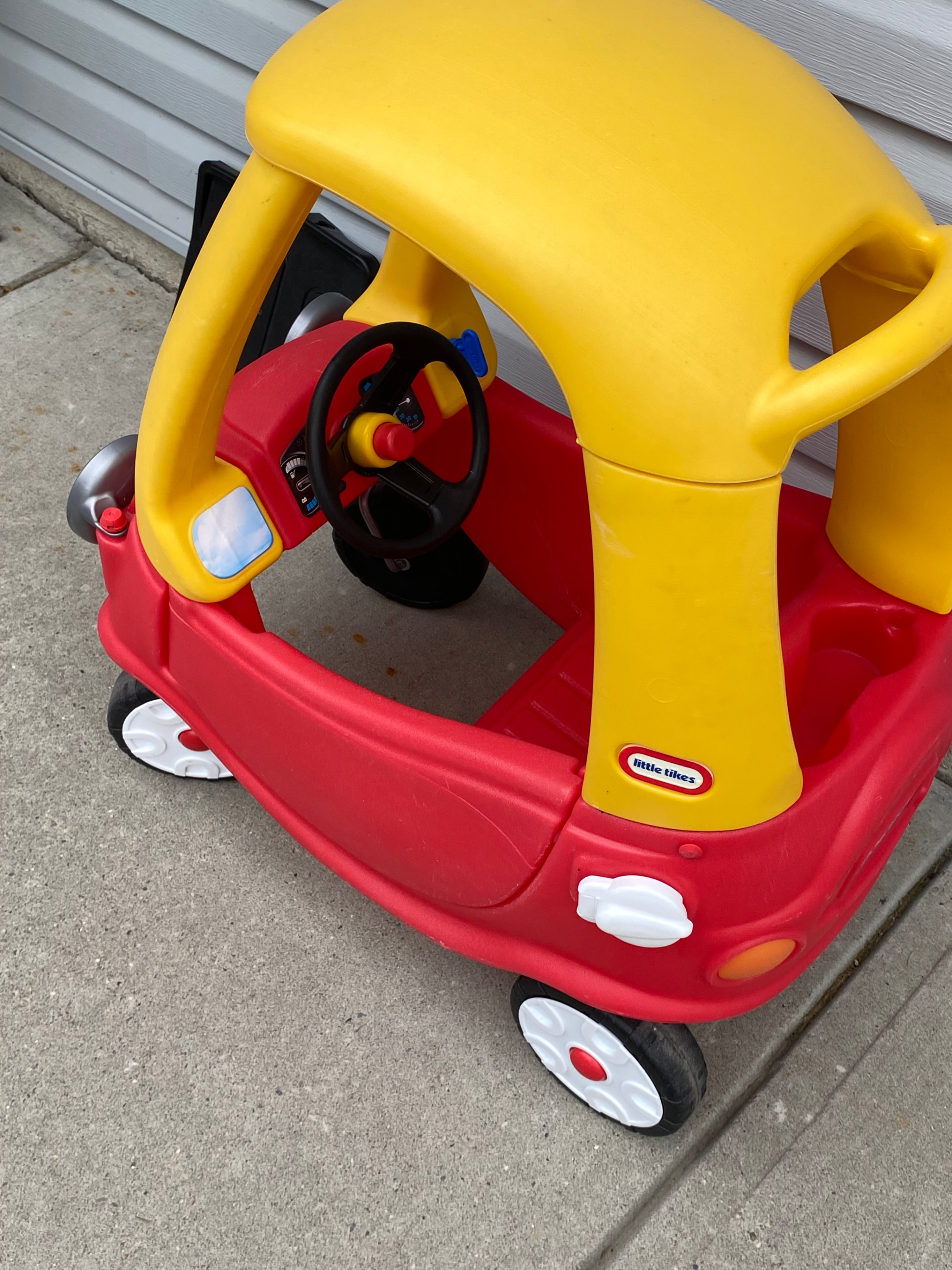 Little Tikes Cozy Coupe Ride-On Toy Car - photo 2