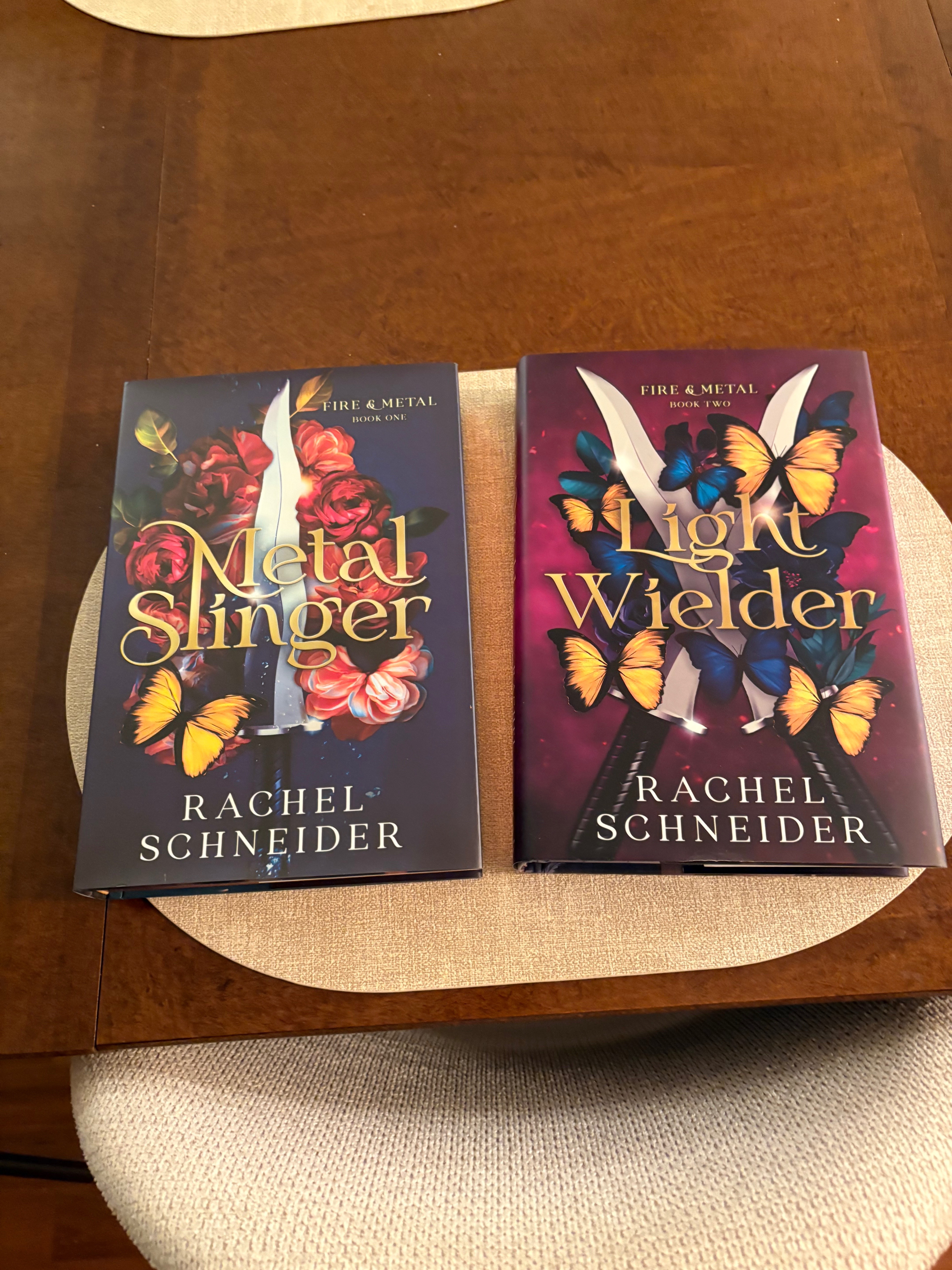 Metal Slinger & Light Wielder - Rachel Schneider Hardcover Set - photo 2