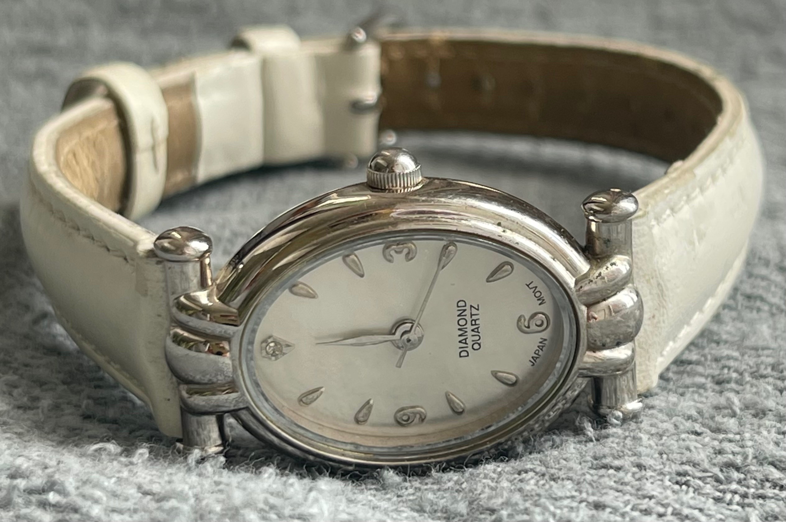 Vintage Diamond Quartz Oval White Watch F94546 (Needs Battery)
