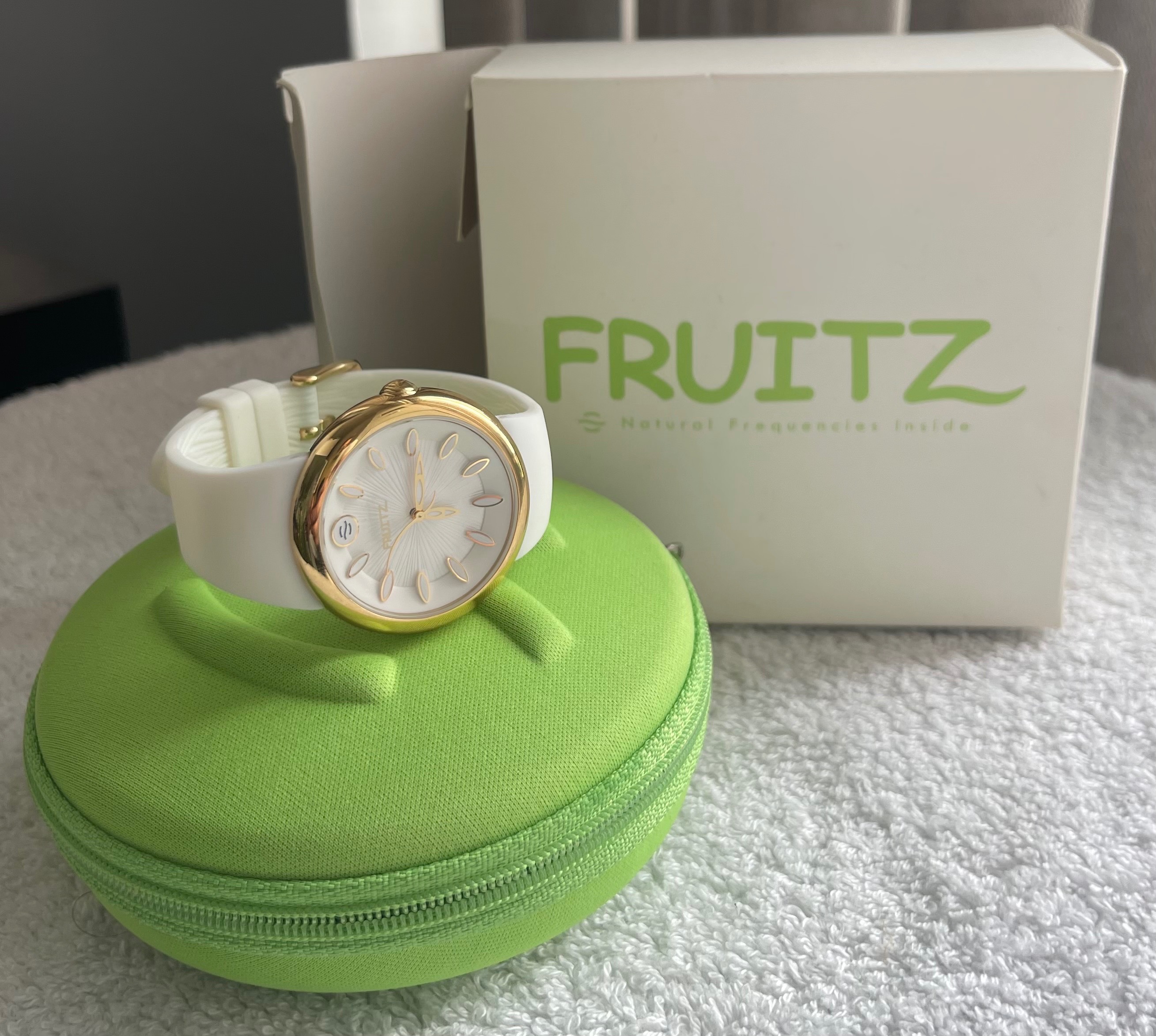 Title: Fruitz by Philip Stein Watch Set (White & Gold)