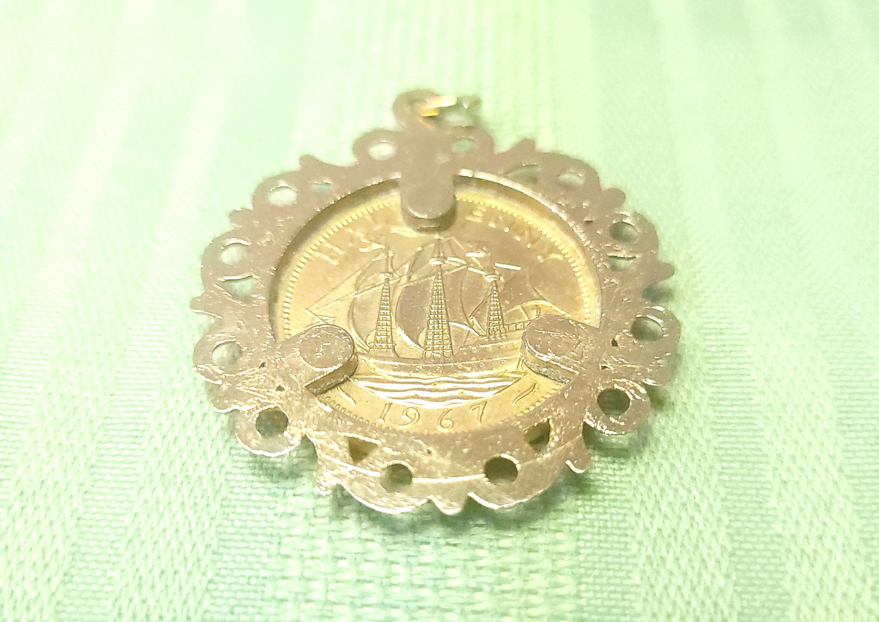 1967 British Half Penny Coin Pendant – Queen Elizabeth II - photo 5