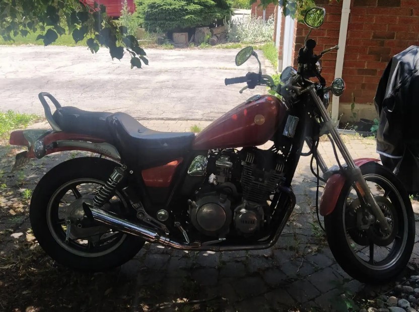 Yamaha Maxim XJ700 Cruiser Motorcycle - photo 2