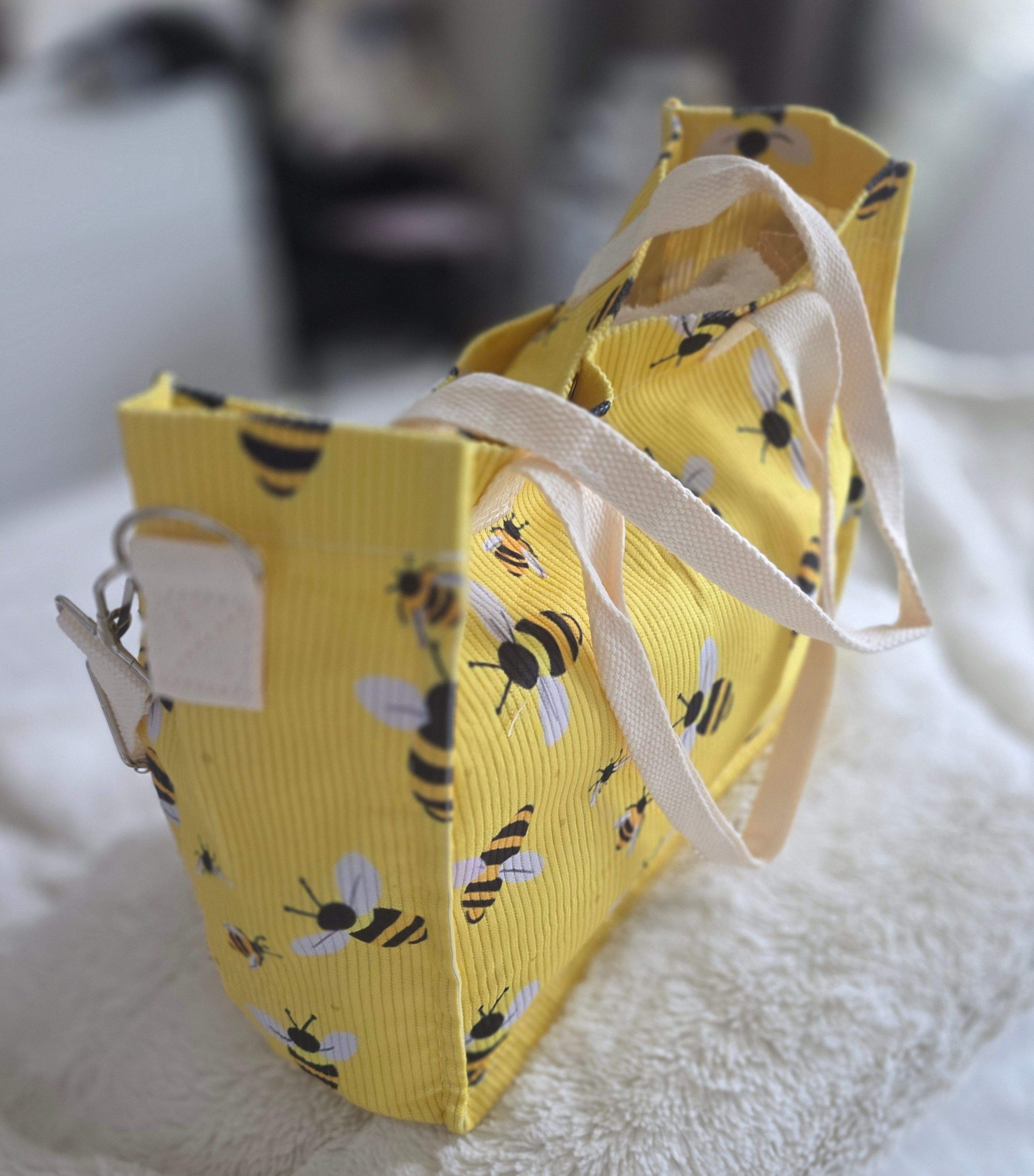 Ladies Medium Summer Style "Bee Pattern" 2D Corduroy Tote Bag - photo 4