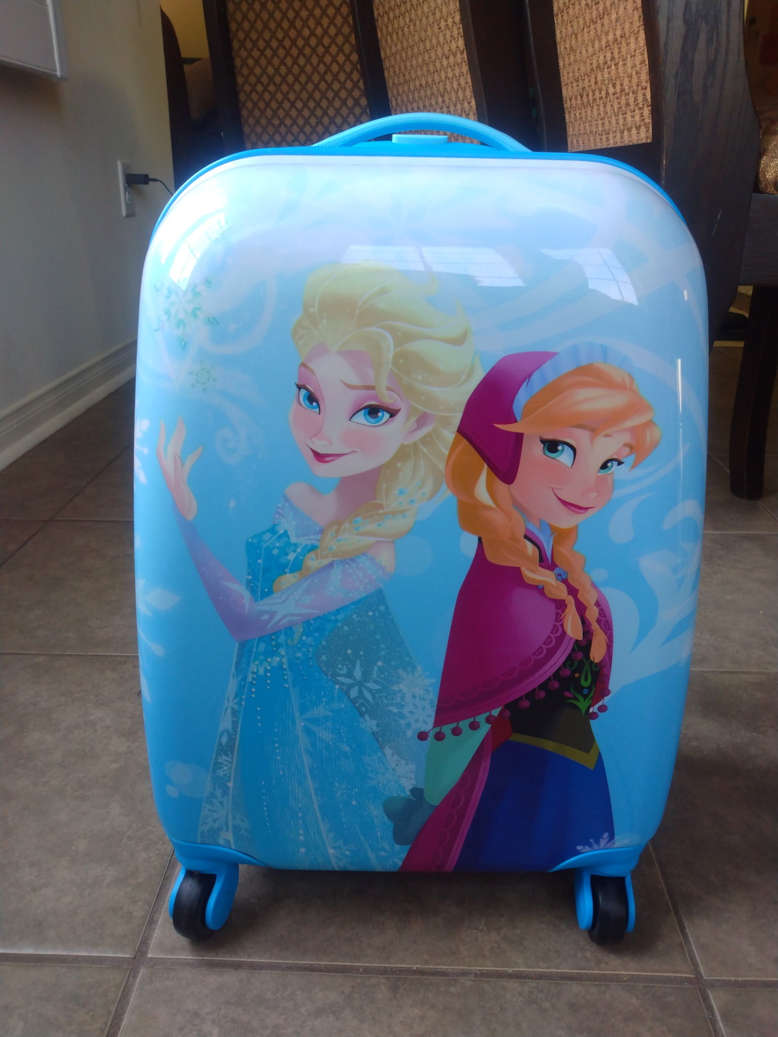 Disney Frozen Elsa & Anna Rolling Suitcase - photo 5