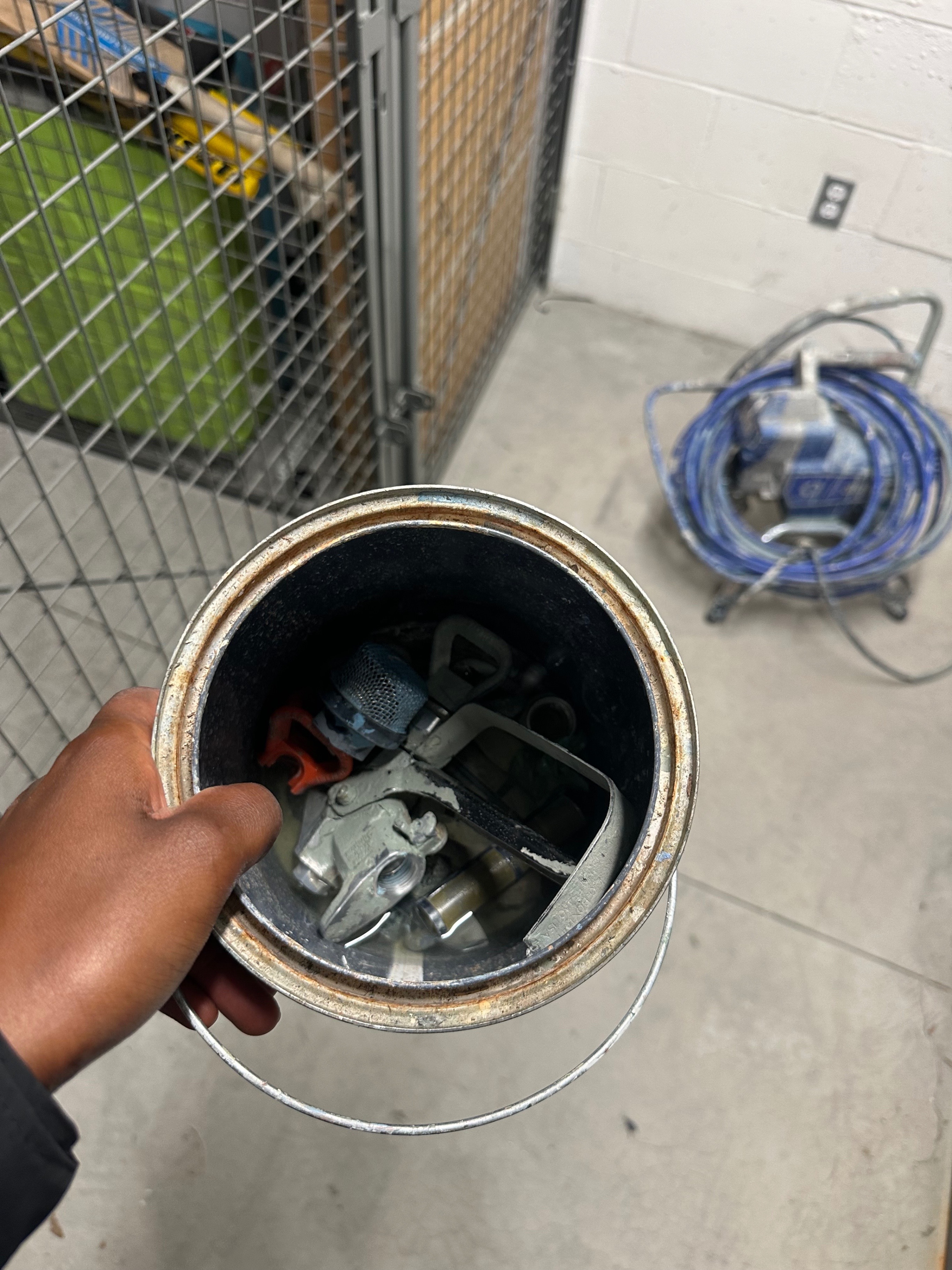 Graco 390 PC Airless Paint Sprayer - photo 5