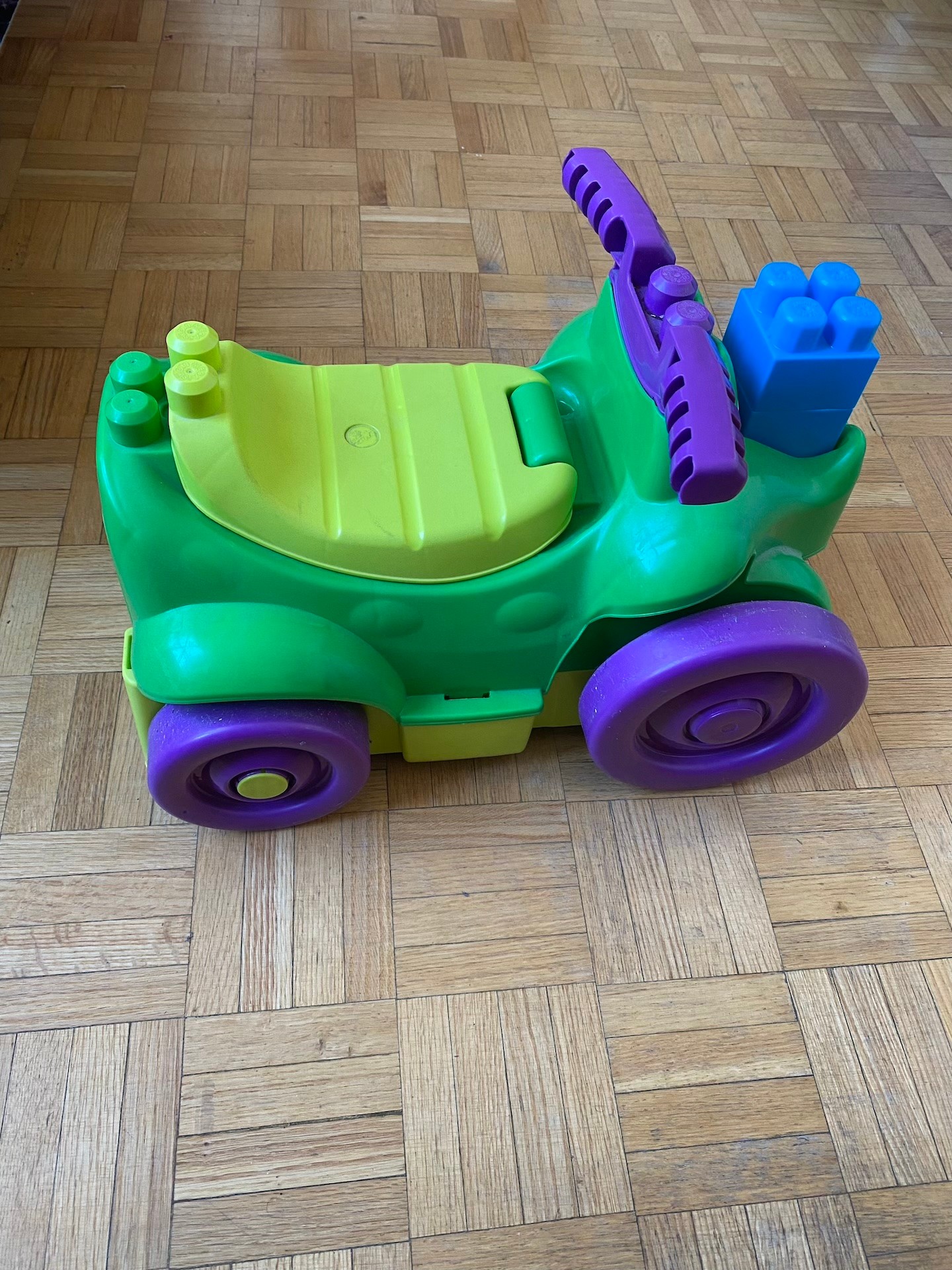 MegaBloks Ride 'n Chomp Croc – Ride-On Scooter with Blocks - photo 2