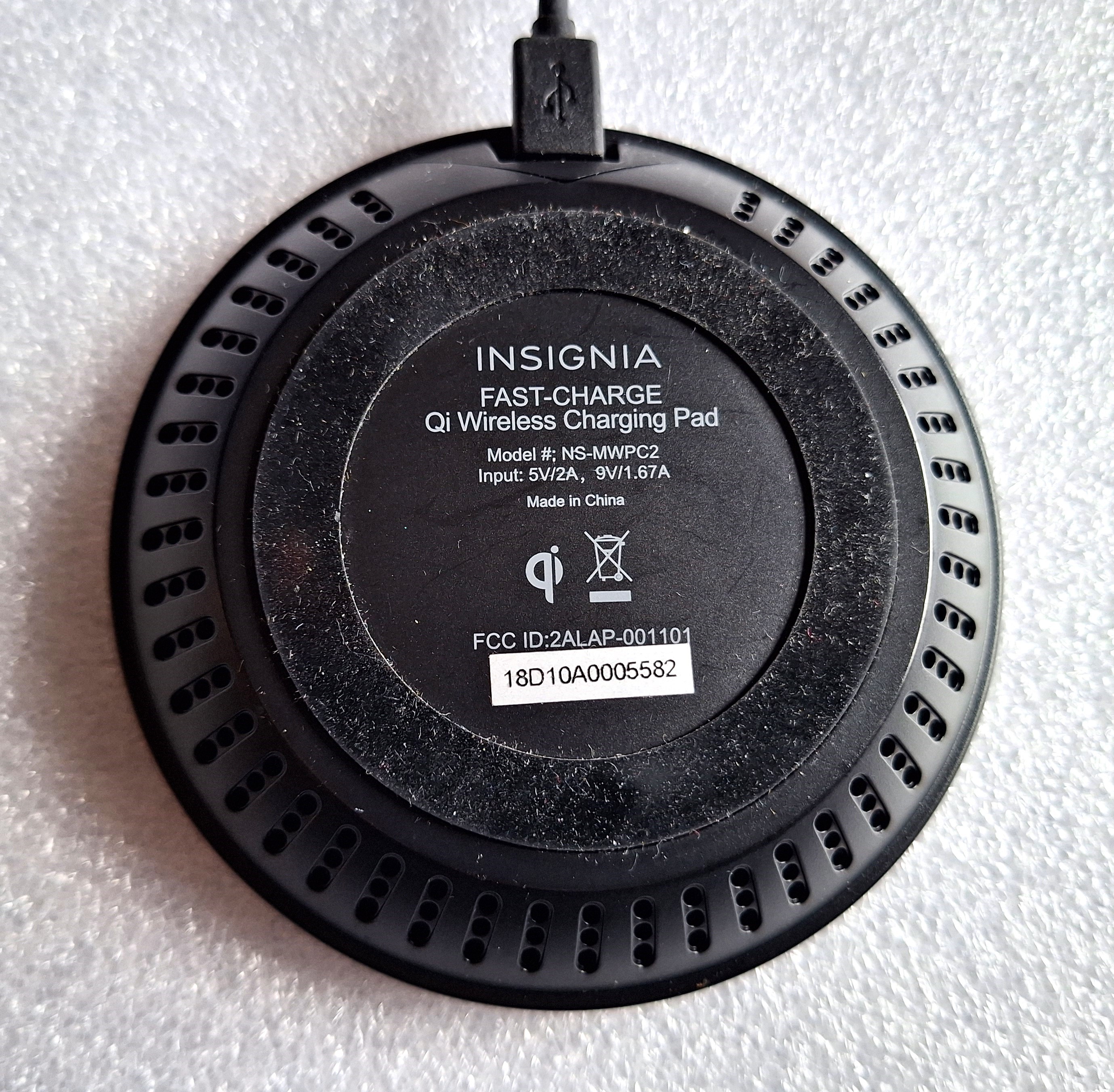 Insignia Fast Charge Qi Wireless Charging Pad - photo 2