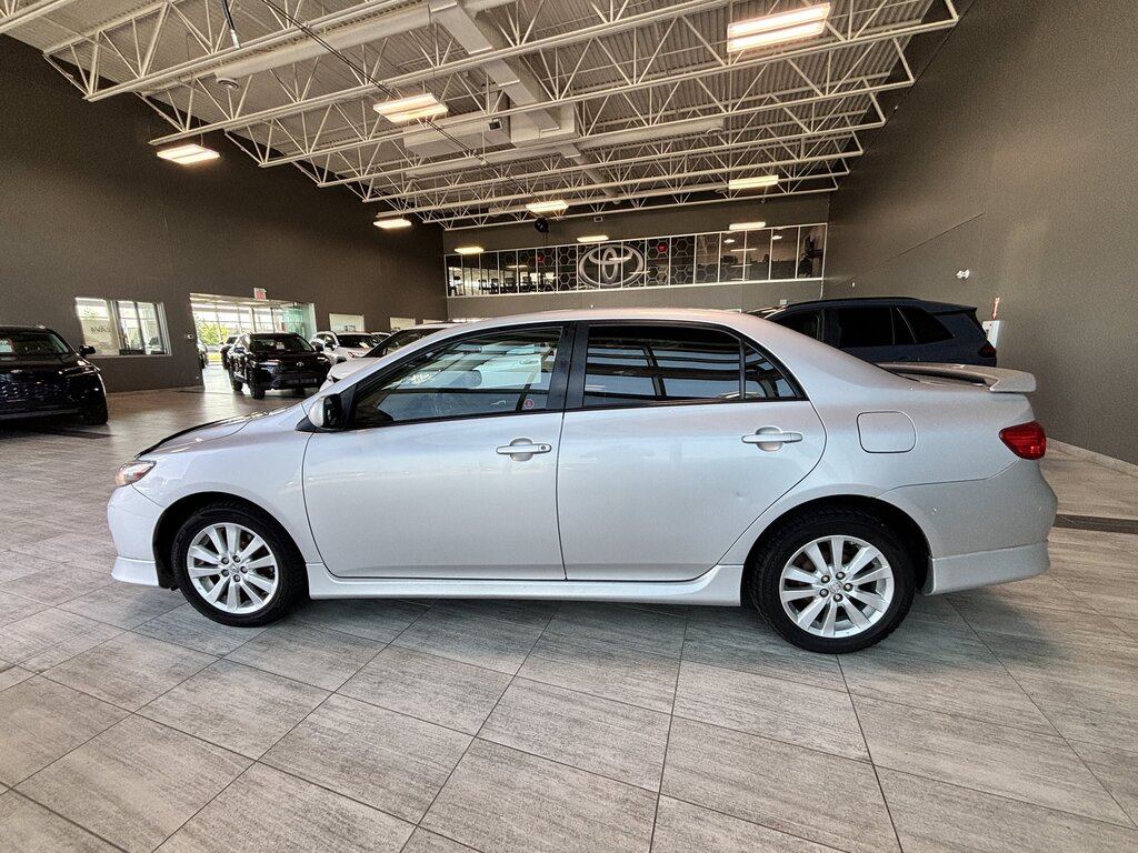 2010 Toyota Corolla - photo 2