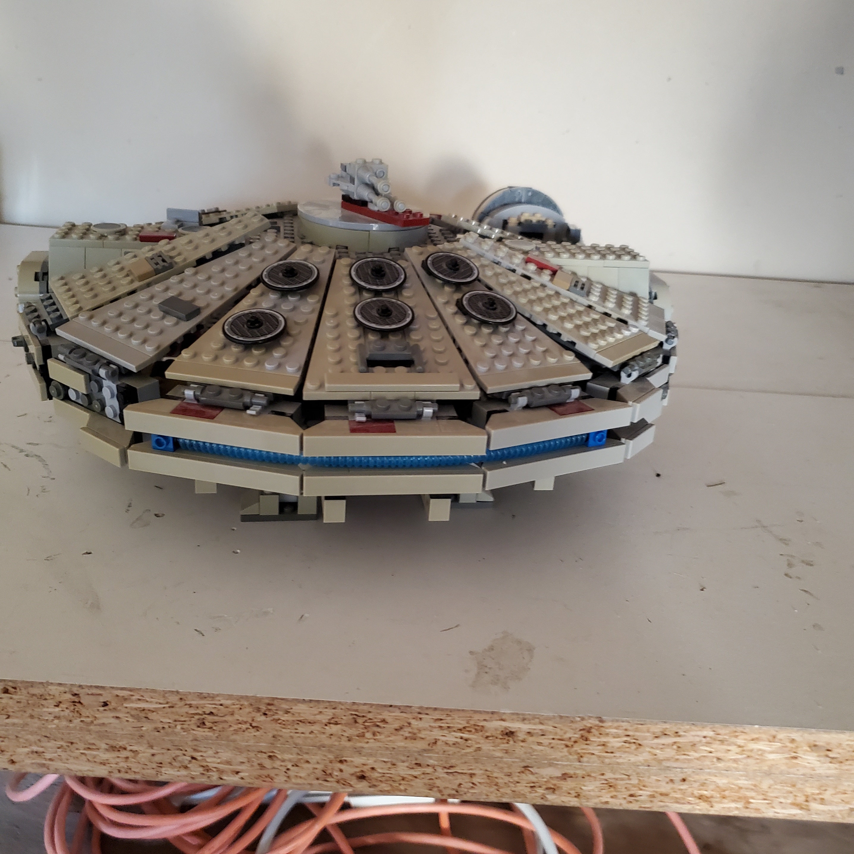 Millenium Falcon Lego (missing pieces and missing mini figures) - photo 5