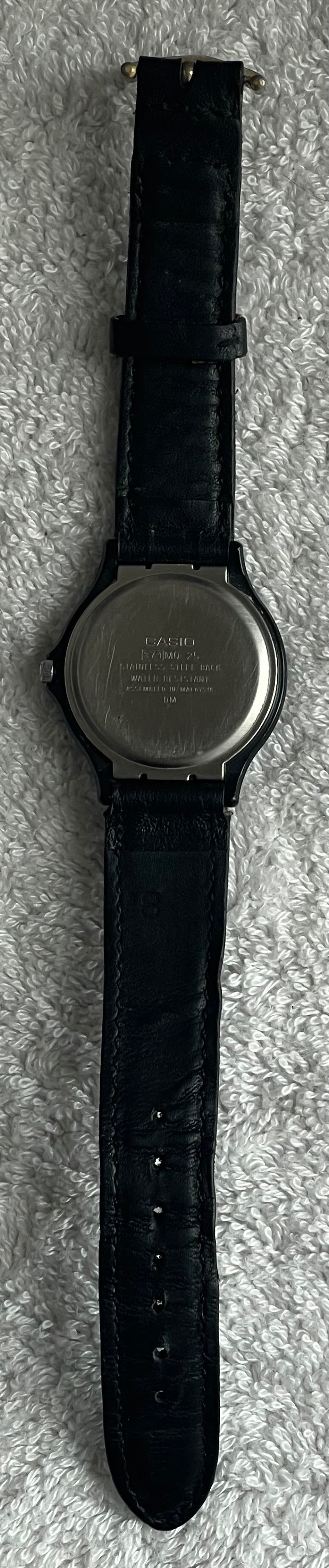 Vintage 80s Casio MQ-25 Red/Black Watch (Needs Battery) - photo 5
