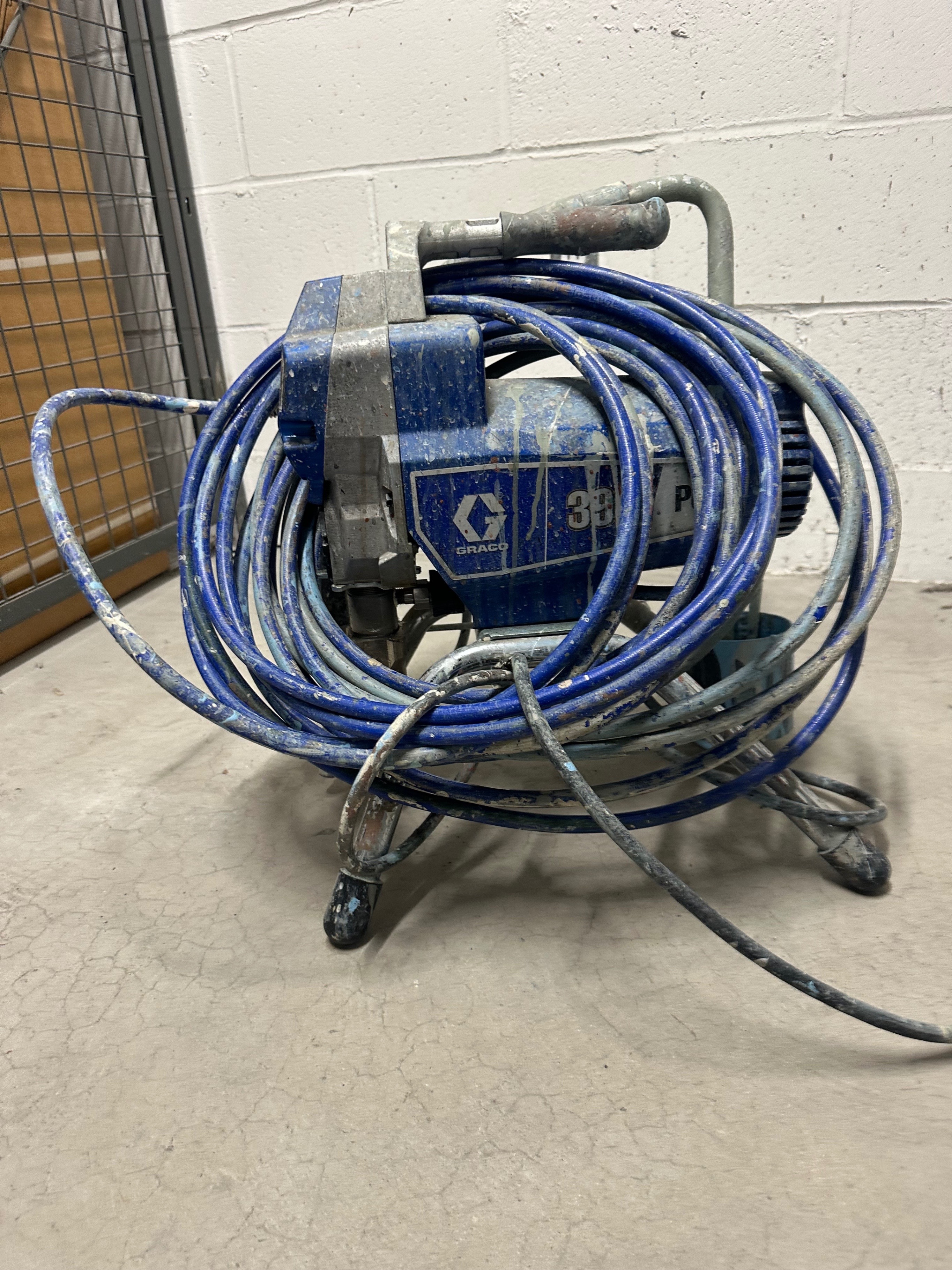 Graco 390 PC Airless Paint Sprayer - photo 4