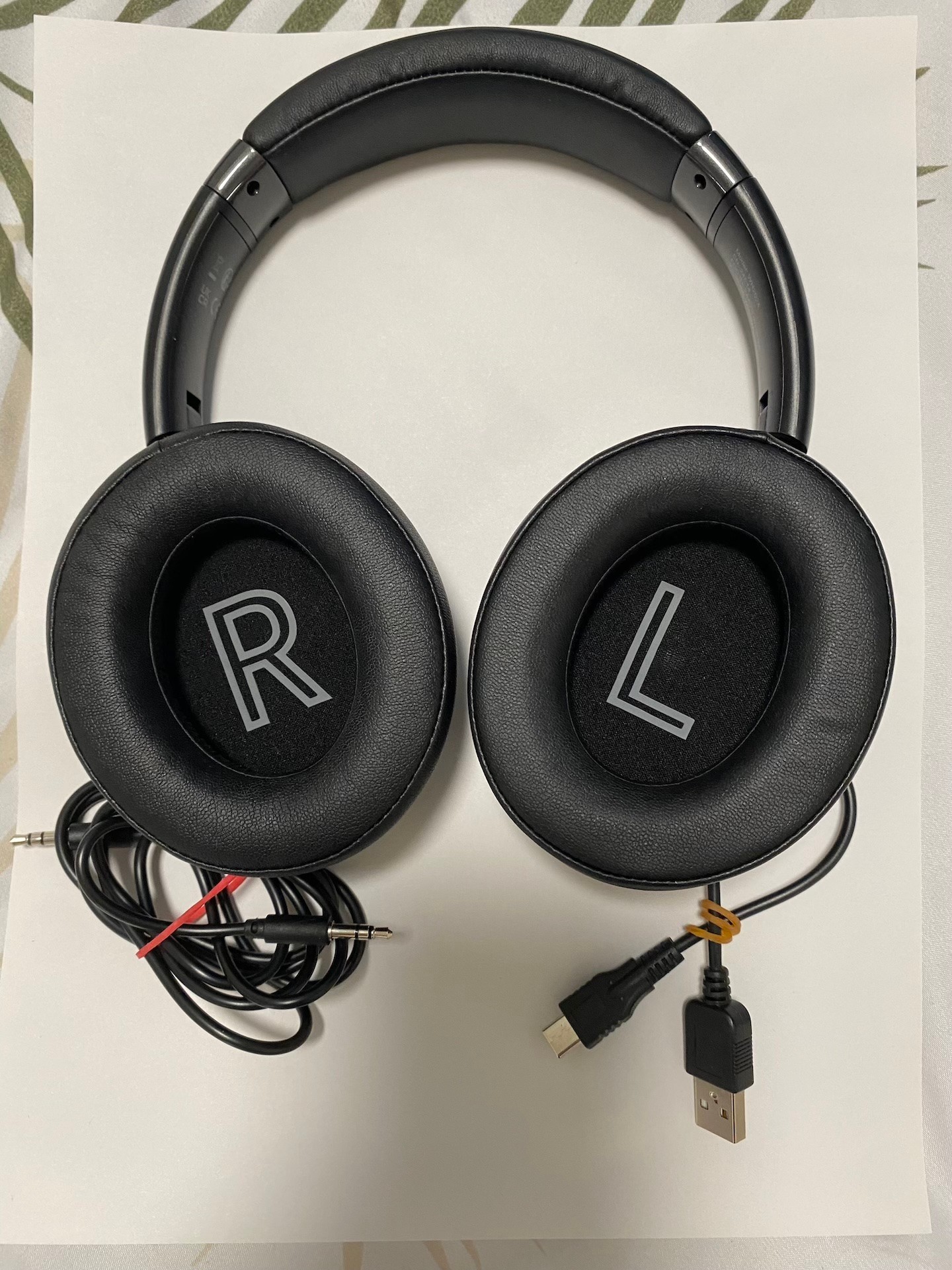 Bluetooth Over-Ear Headphones – Like New - used only once - photo 2