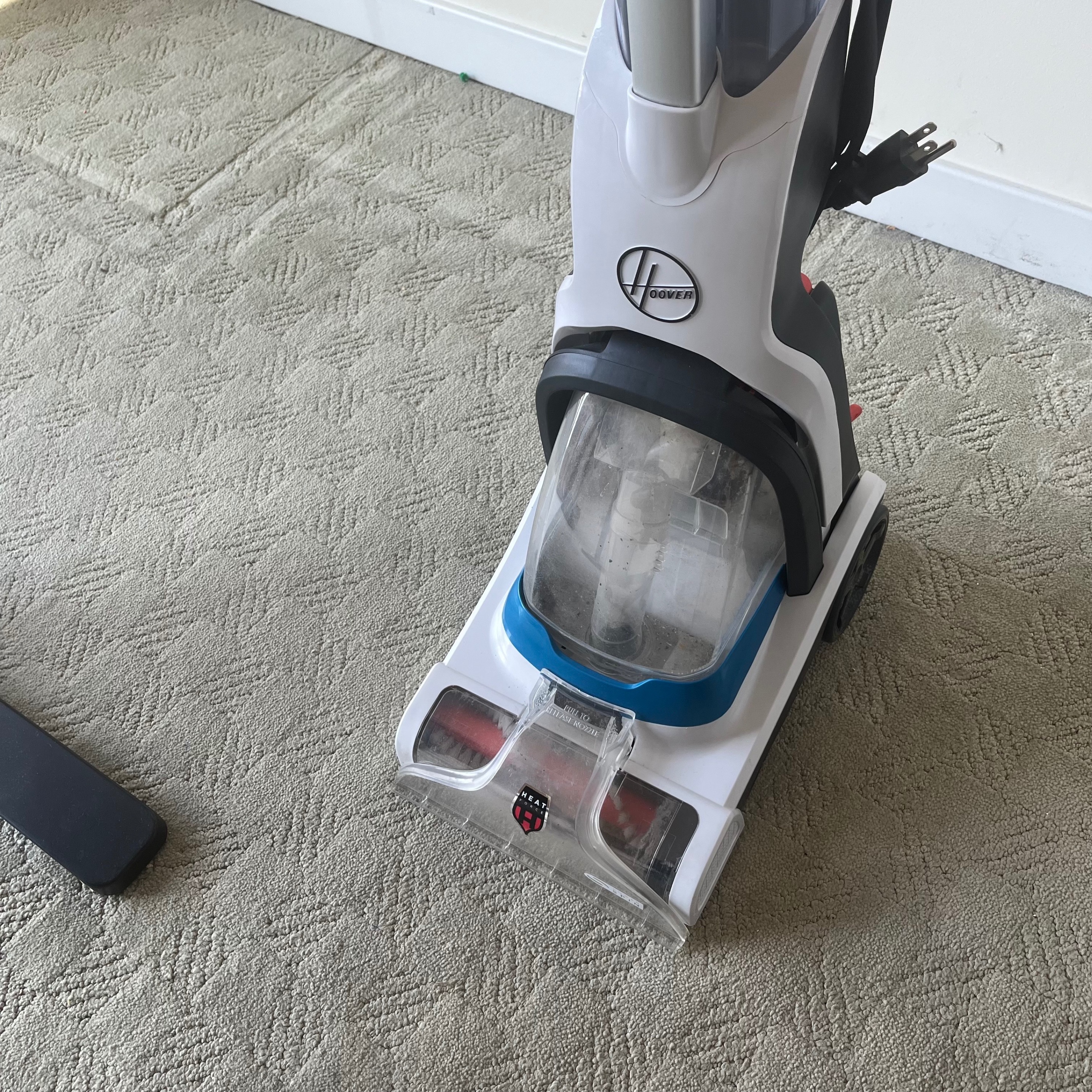 Hoover PowerDash Pet Compact Carpet Cleaner - photo 3