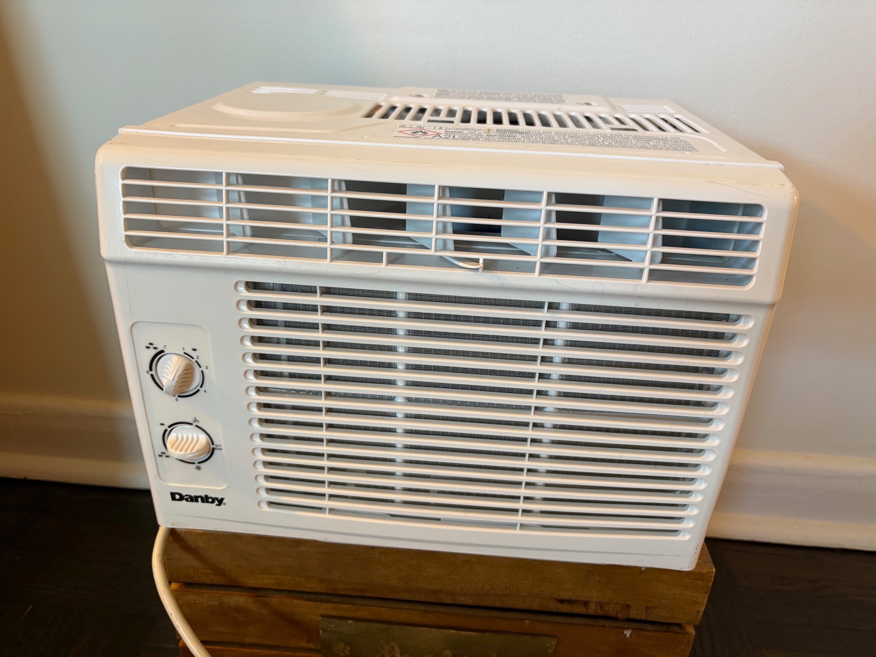 Danby A/C DAC050MB1WDB 5,000 BTU Window Air Conditioner