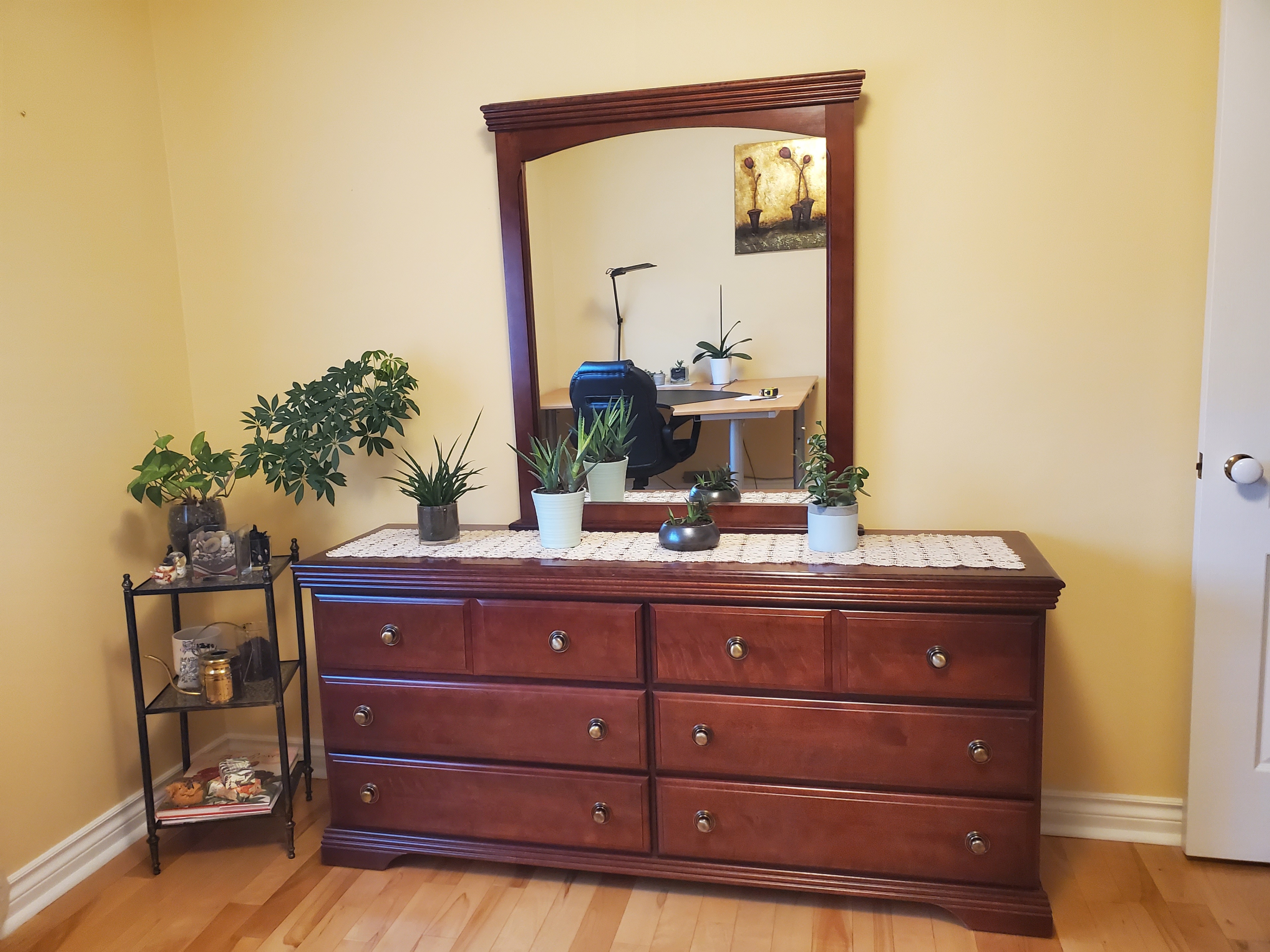 Solid Wood Canadian-Made Bedroom Furniture Set
