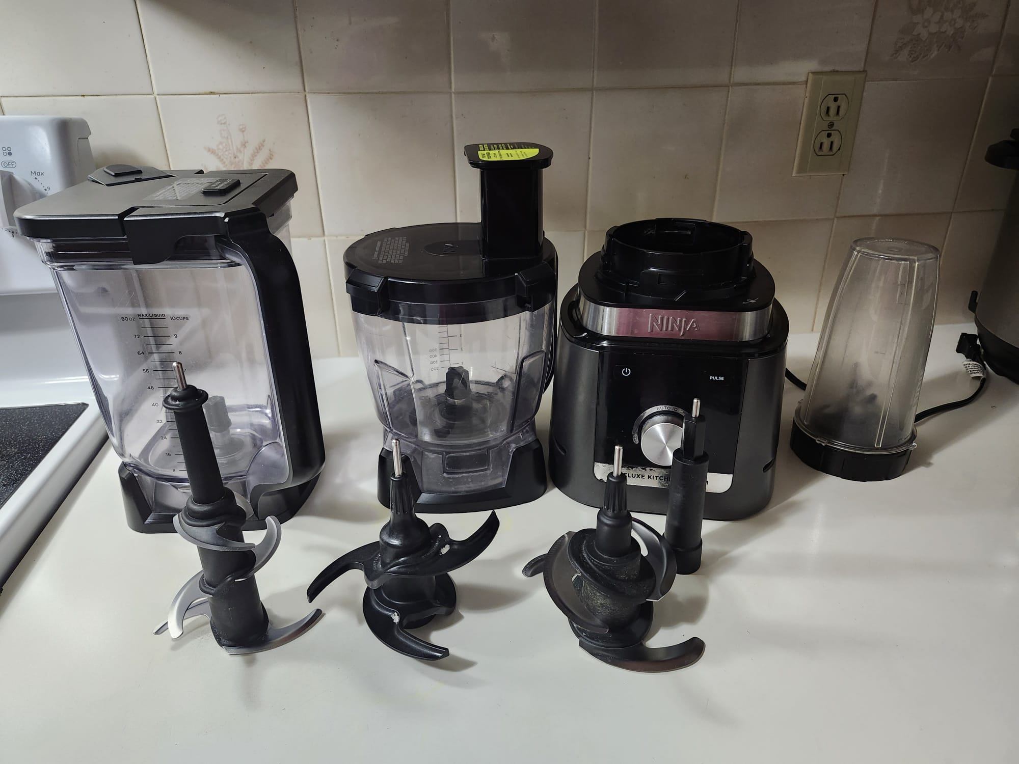Moving Sale - Ninja Blender with Accessories - photo 4