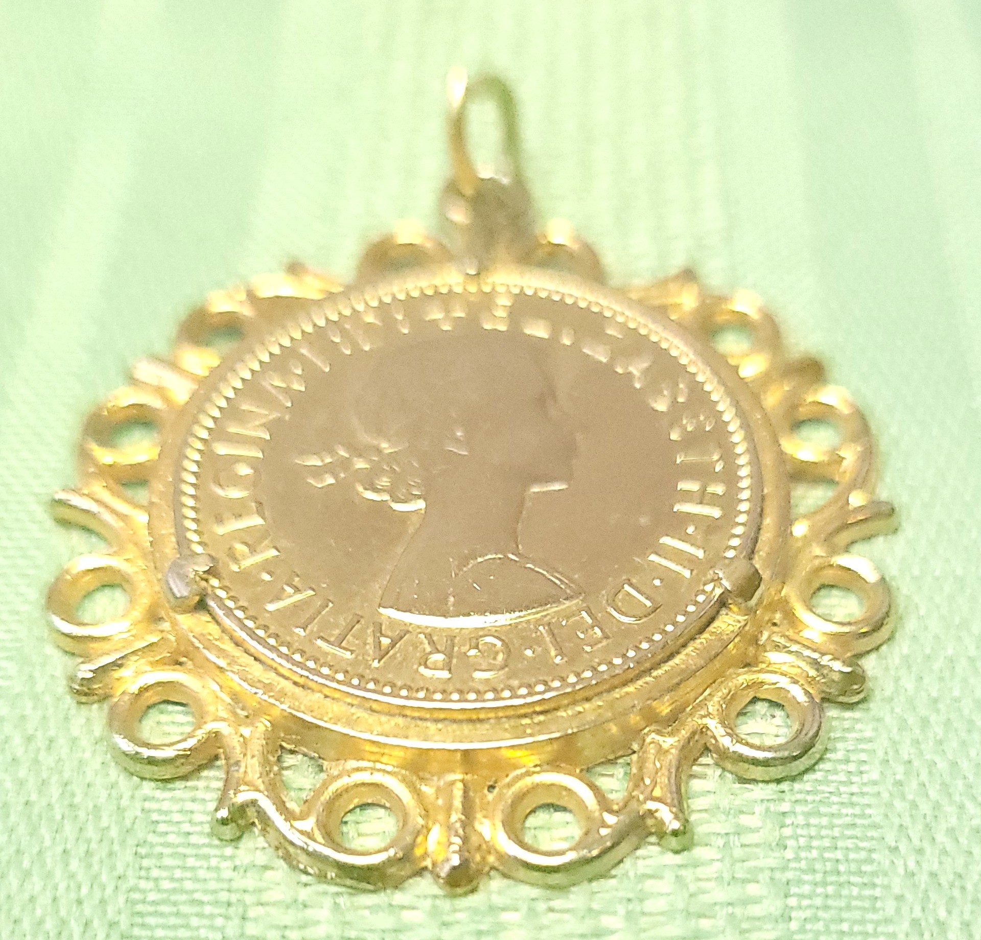 1967 British Half Penny Coin Pendant – Queen Elizabeth II - photo 3