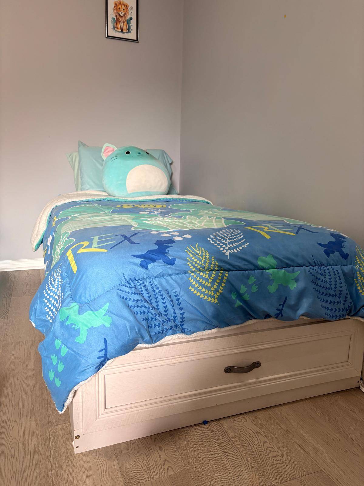 Twin Platform Bed with Storage Drawer – Excellent Condition - photo 5