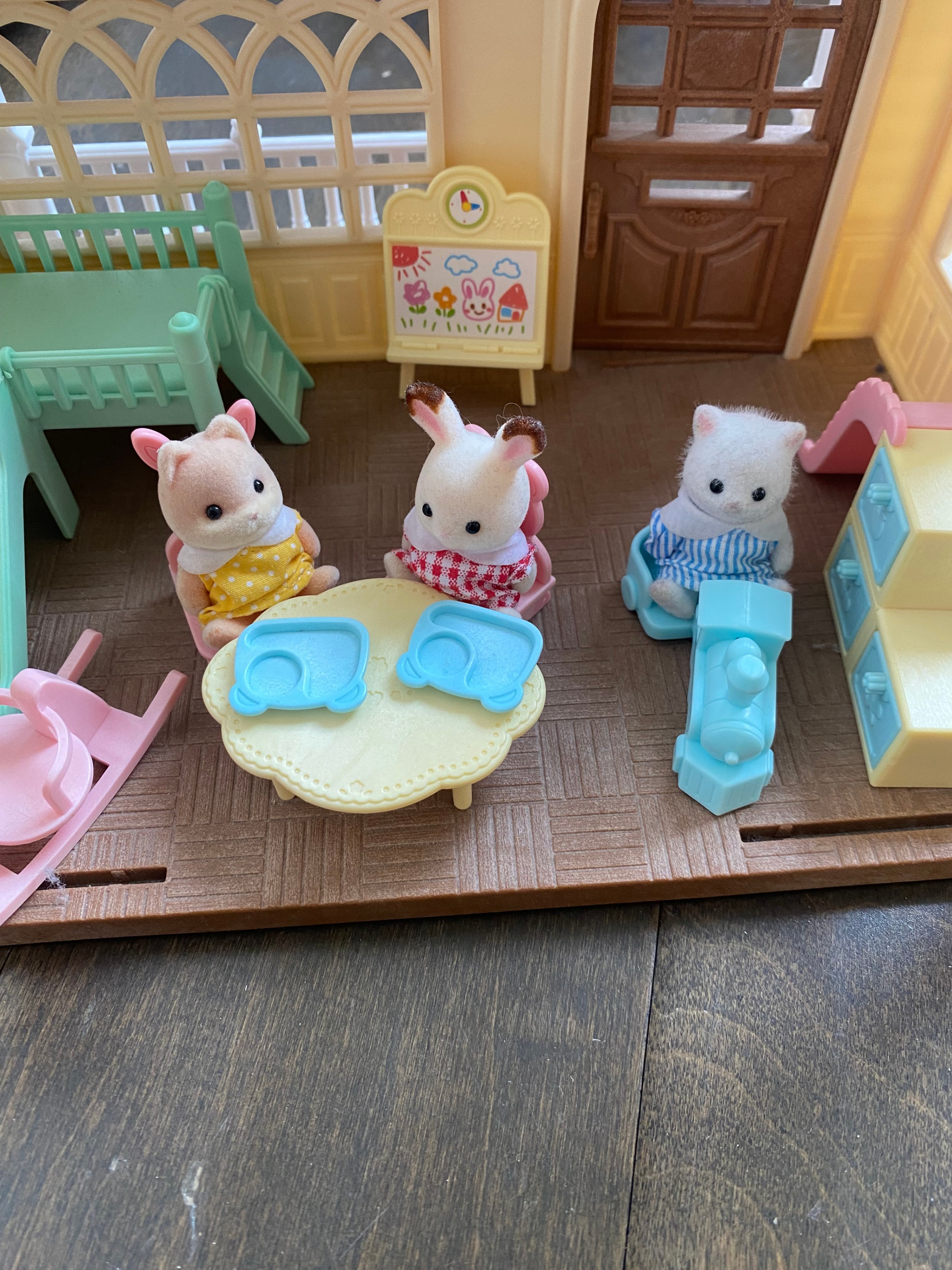 Calico Sweet Rasberry Home - comes fully furnished+3 critters - photo 4