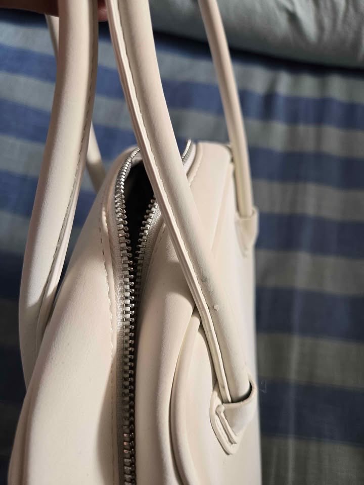 HOUSE OF LITTLE BUNNY (HOLB) 'LUCY' BAG IN WHITE PU - photo 4