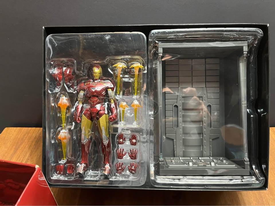 S.H.Figuarts - Iron Man 2 - Iron Man Mark VI & Hall of Armor Set - photo 3
