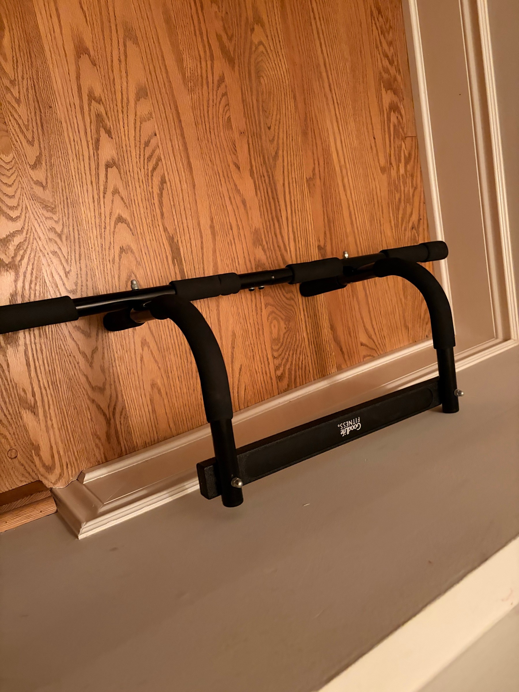 GoodLife Fitness doorway pull-up/chin-up bar - photo 4