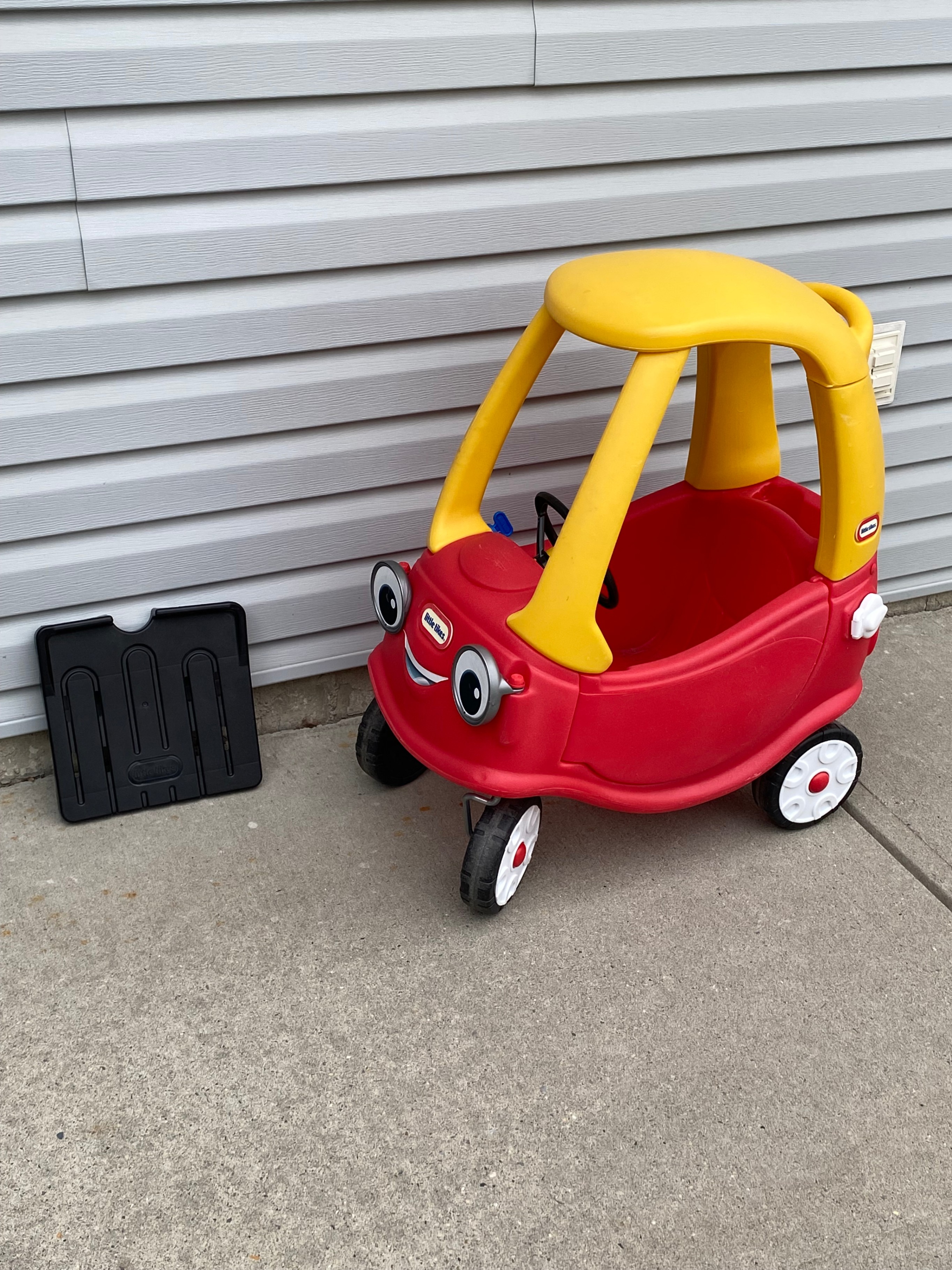 Little Tikes Cozy Coupe Ride-On Toy Car
