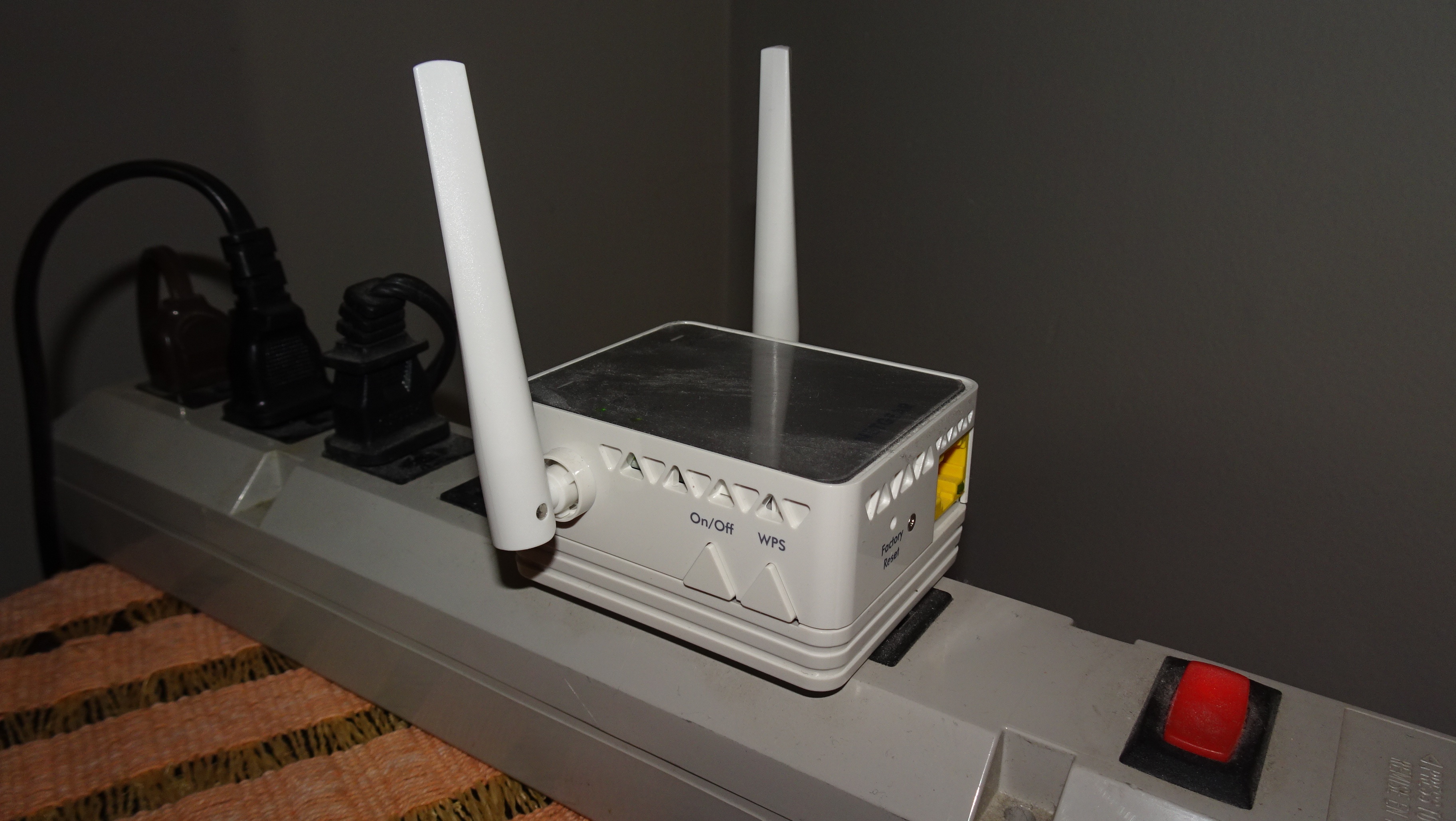 Netgear N300 Wi Fi Range Extender - photo 2