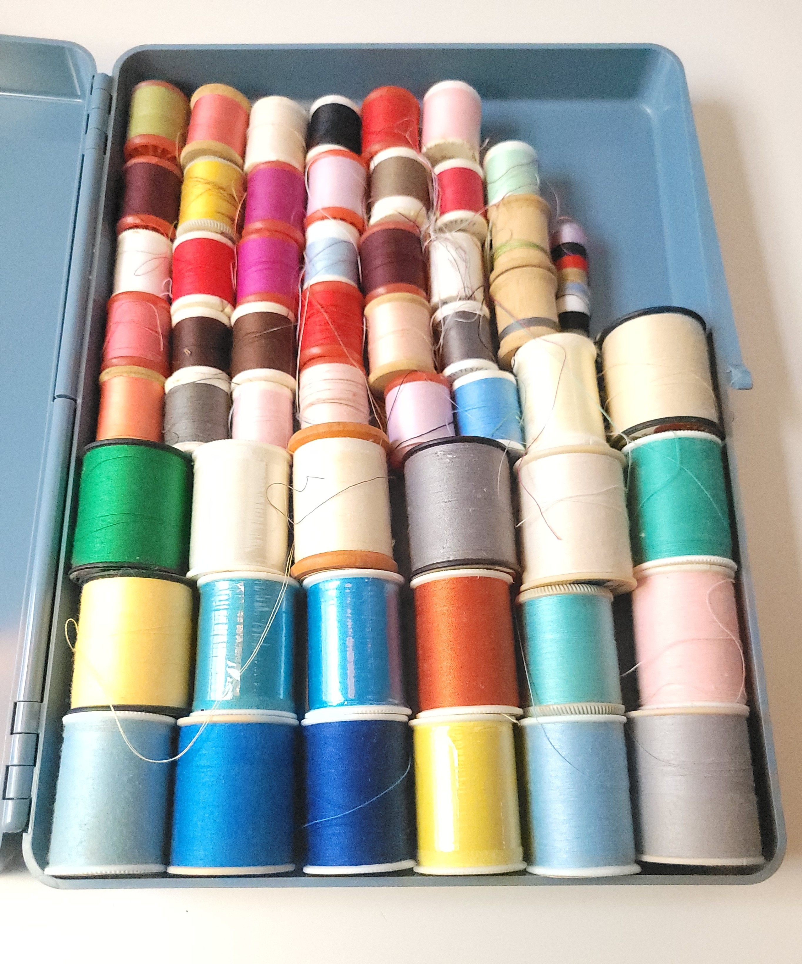 1970s Estée Lauder Hard Plastic Case Filled with Sewing Thread - photo 5