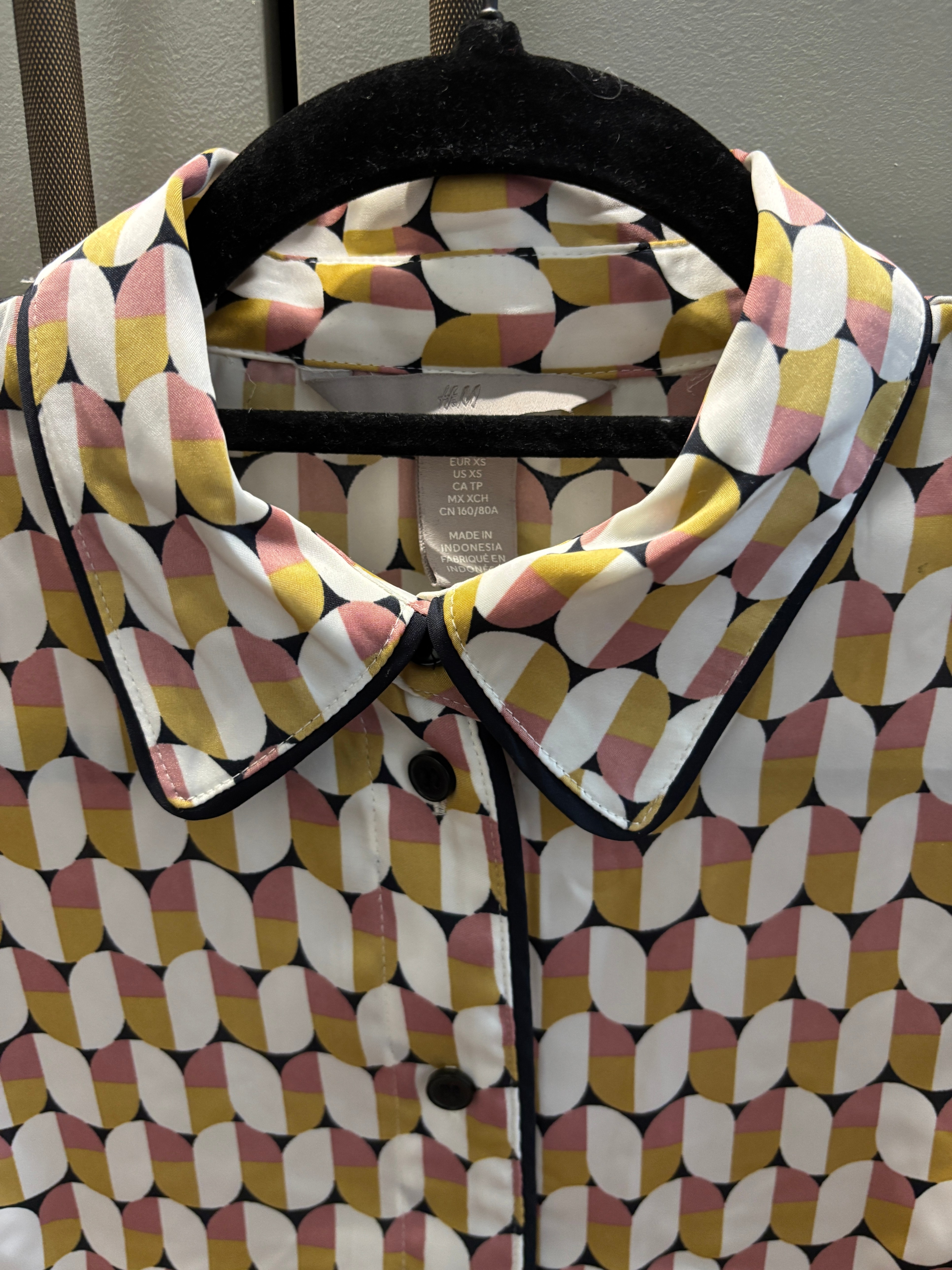 H&M Geometric Retro Print Satin PJ-style Blouse Top - XS - photo 2