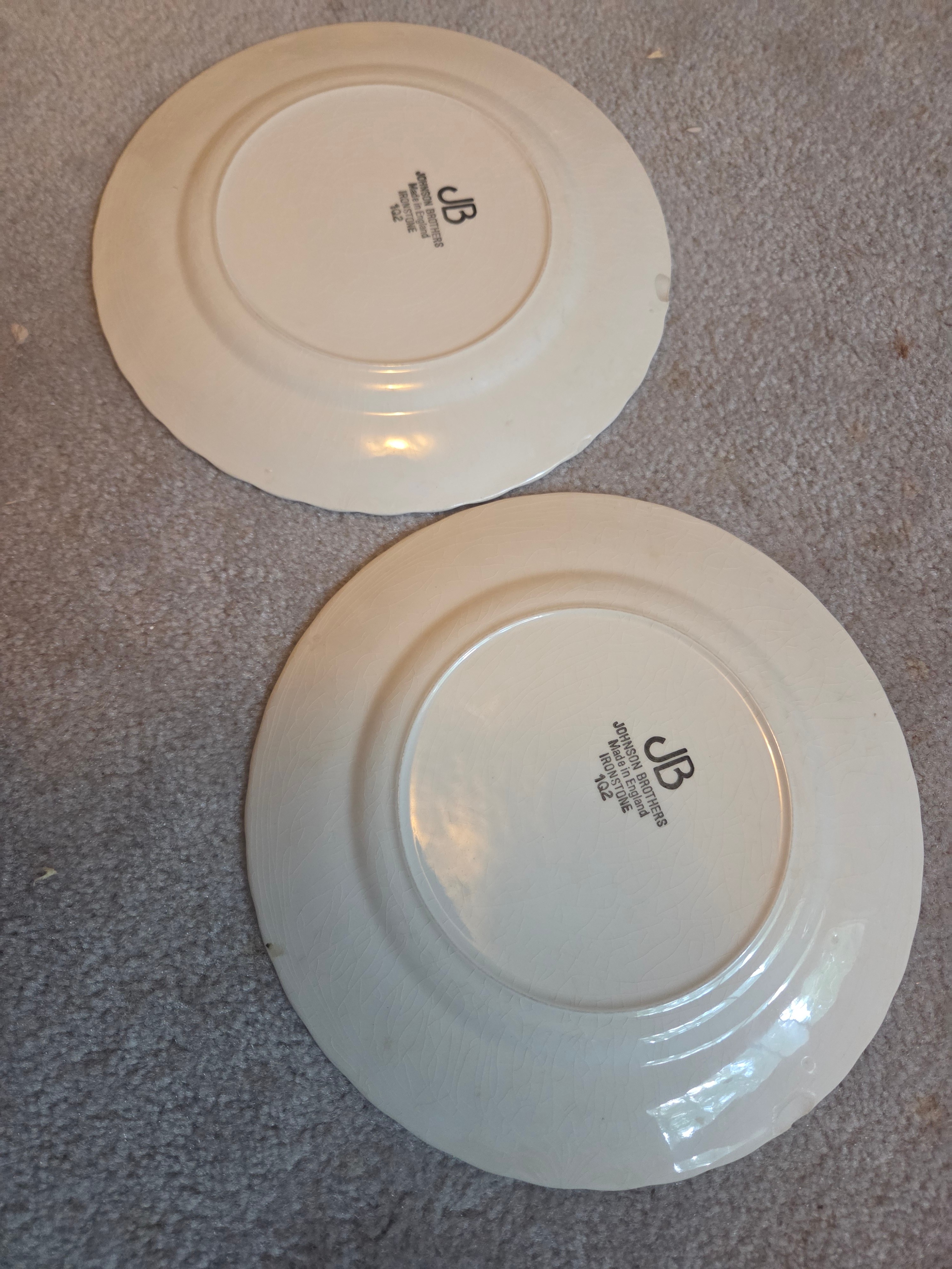 4pc Vintage Johnson Bros England "Athena" Ribbed Luncheon Plates - photo 4