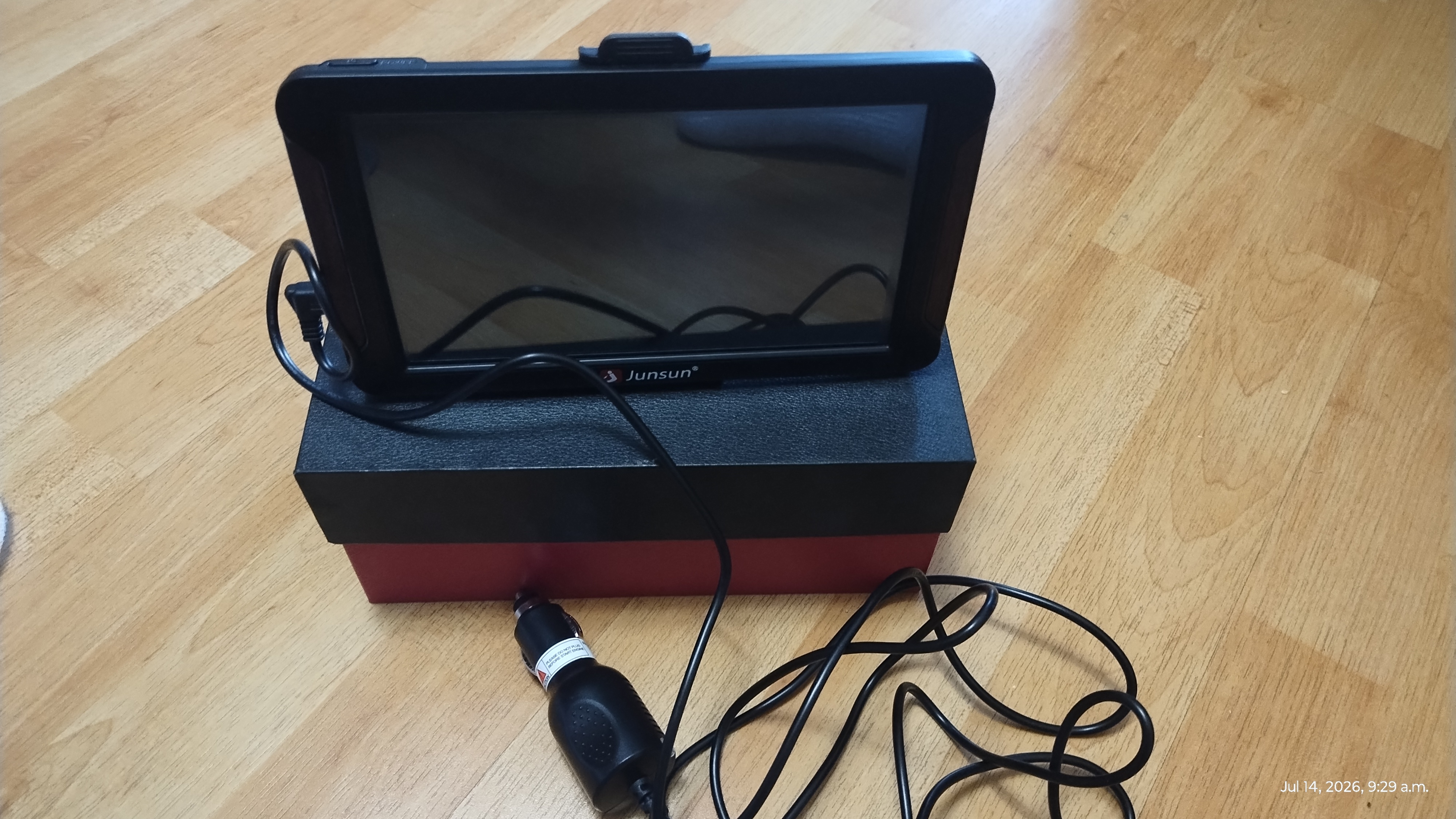 Junsun D800 7" GPS Navigation with Car Charger & Mount - photo 3