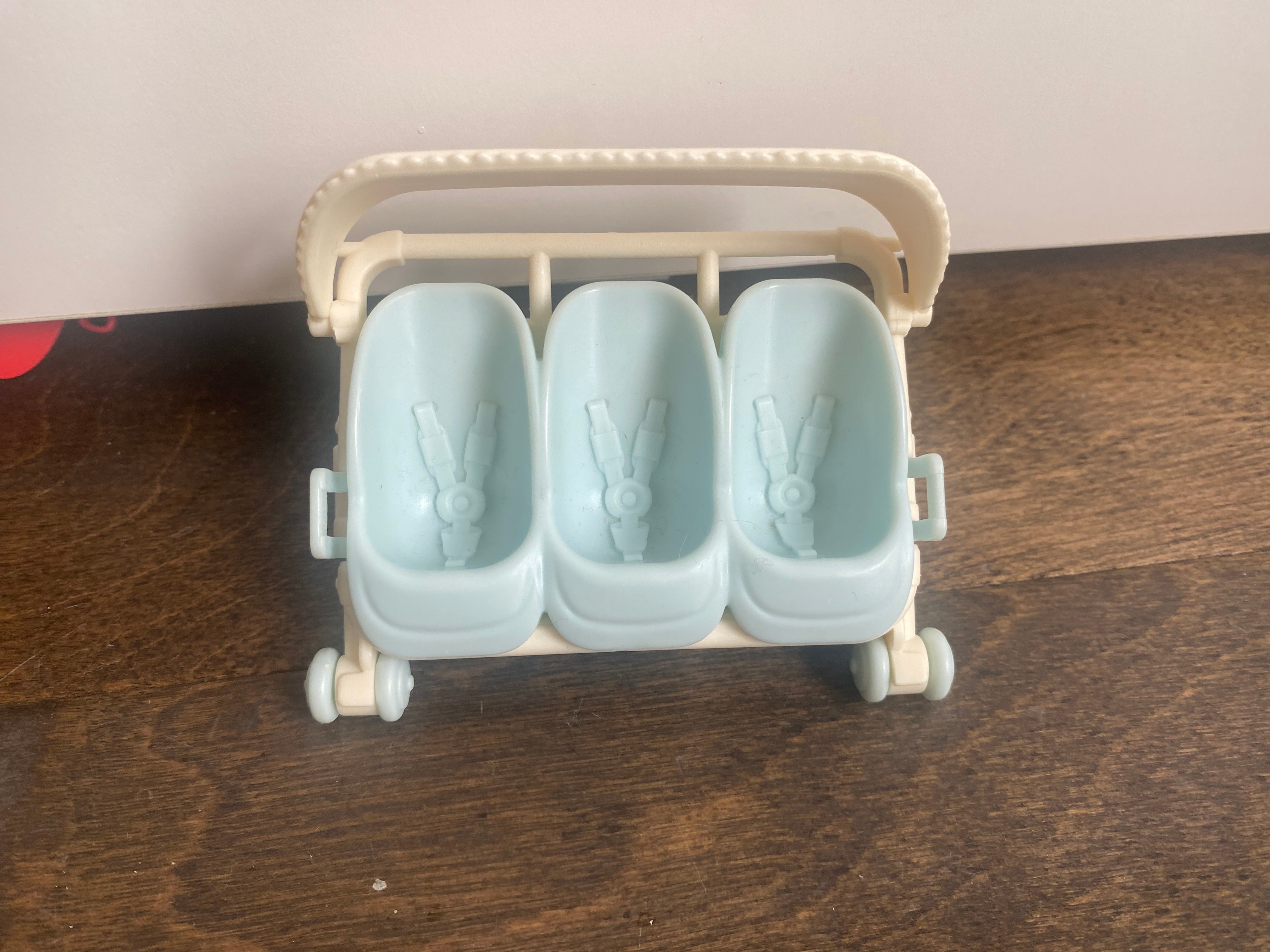 Calico Critters Triplets stroller-2-in-1 stroller and car seats! - photo 2