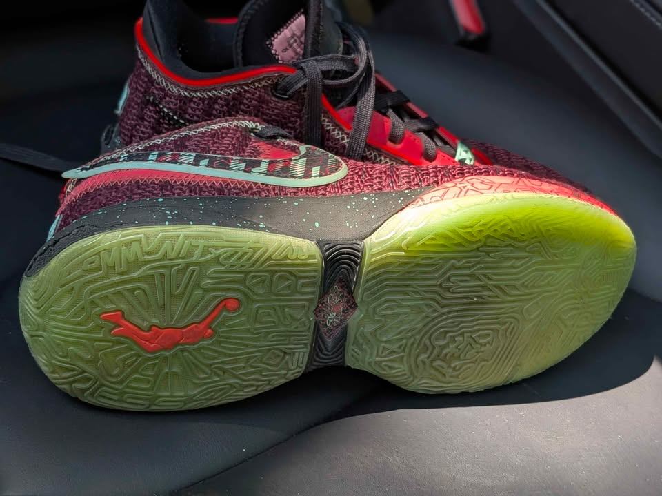 Nike LeBron XX (GS) Basketball Shoes - photo 4