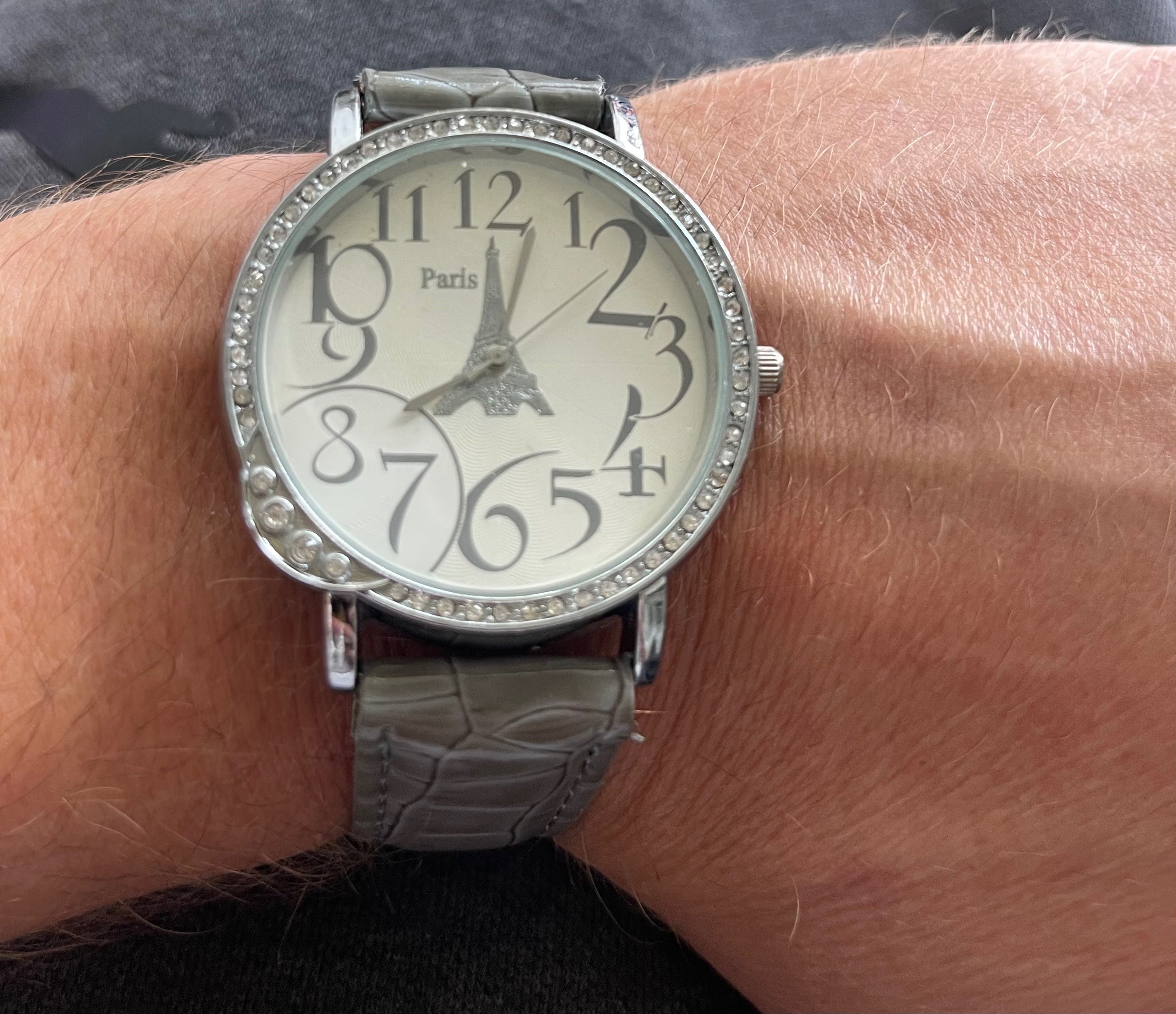Paris Eiffel Tower Crystal Watch – Grey Strap (Needs Battery) - photo 2