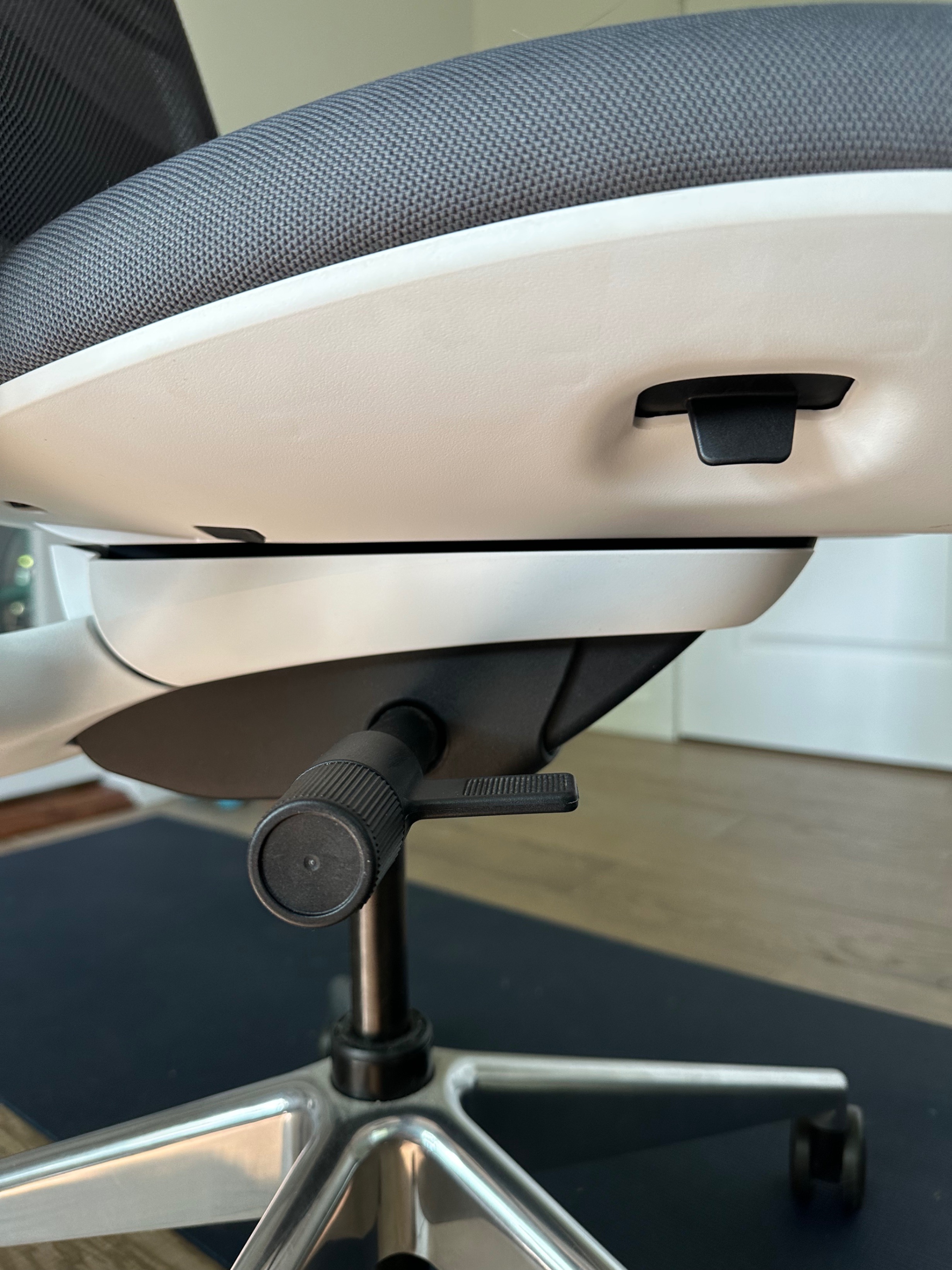 Stylish Steelcase Series 1 Chairs - Polished Aluminum Base - photo 4